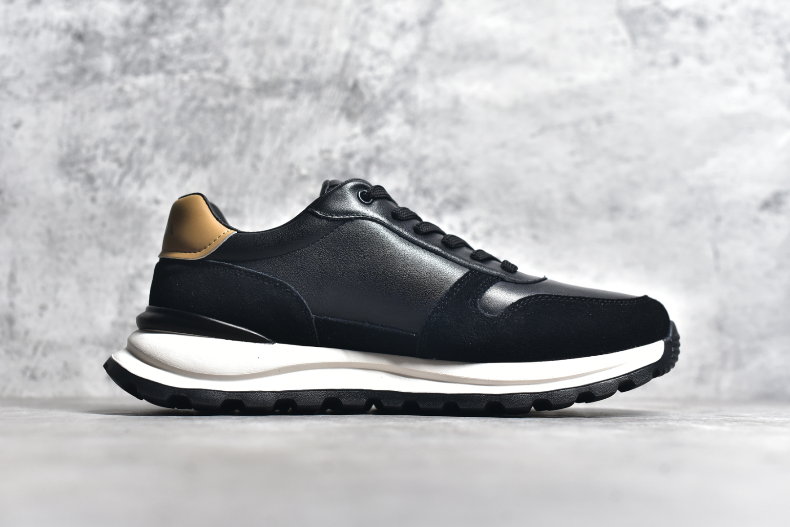 图片[3]-#意大利高奢品牌·普拉达Prada Cloudbust Thunder Low Sneakers 老爹百搭休闲运动男鞋系列 #广东大厂品质 专柜同步 新款Prada Cloudbust Thunder运动鞋设计以雕塑感设计重新演绎PRADA男士风格，搭配牛反绒皮和轻质橡胶发泡鞋底，独具时尚个性风格。大气个性更潮更抢眼更追求档次，它将颠覆旧念，与您共度时尚潮人必备! 面料采用原版进口小牛皮 牛皮内里垫脚 橡胶发泡大底 轻便防滑耐磨 脚感舒适 款式耐看做工精细 配以简洁利落的鞋楦 彰显男人的果敢和硬朗 尺码：39-44（皮鞋码）-选品中心
