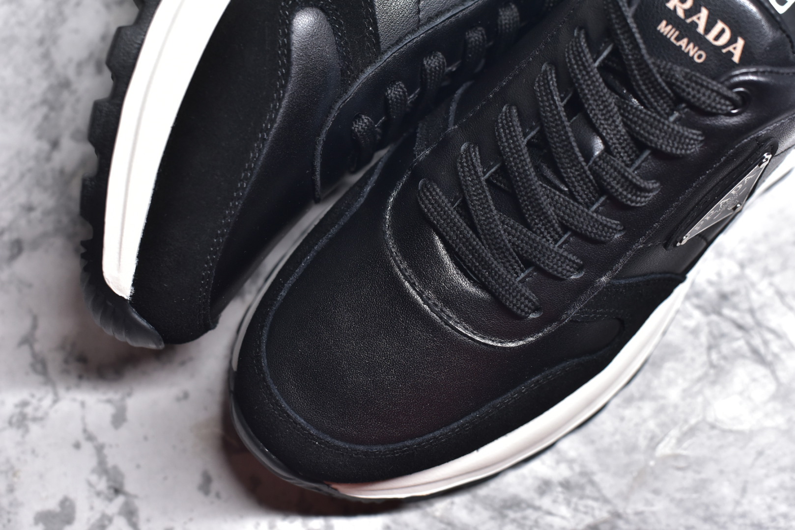 图片[8]-#意大利高奢品牌·普拉达Prada Cloudbust Thunder Low Sneakers 老爹百搭休闲运动男鞋系列 #广东大厂品质 专柜同步 新款Prada Cloudbust Thunder运动鞋设计以雕塑感设计重新演绎PRADA男士风格，搭配牛反绒皮和轻质橡胶发泡鞋底，独具时尚个性风格。大气个性更潮更抢眼更追求档次，它将颠覆旧念，与您共度时尚潮人必备! 面料采用原版进口小牛皮 牛皮内里垫脚 橡胶发泡大底 轻便防滑耐磨 脚感舒适 款式耐看做工精细 配以简洁利落的鞋楦 彰显男人的果敢和硬朗 尺码：39-44（皮鞋码）-选品中心