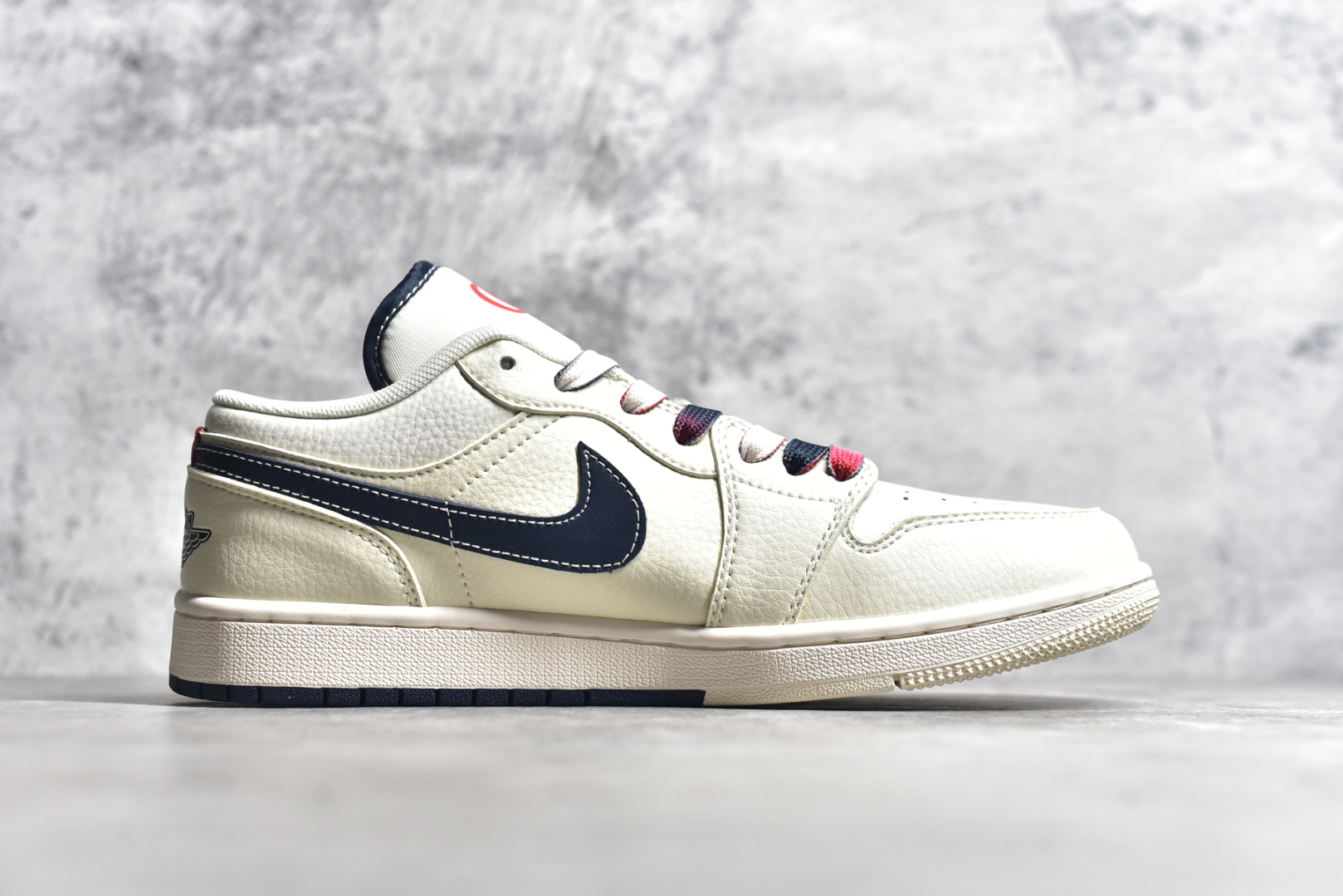 图片[3]-#Air Jordan 1 Low AJ1 乔1 古驰联名 米蓝勾双拼 高端定制 低帮复古篮球鞋 FC1688-198 #定制鞋盒 大厂纯原品质出货 超高清洁度 皮料切割干净无任何毛边 细节完美 尺码：36 36.5 37.5 38 38.5 39 40 40.5 41 42 42.5 43 44 44.5 45-选品中心
