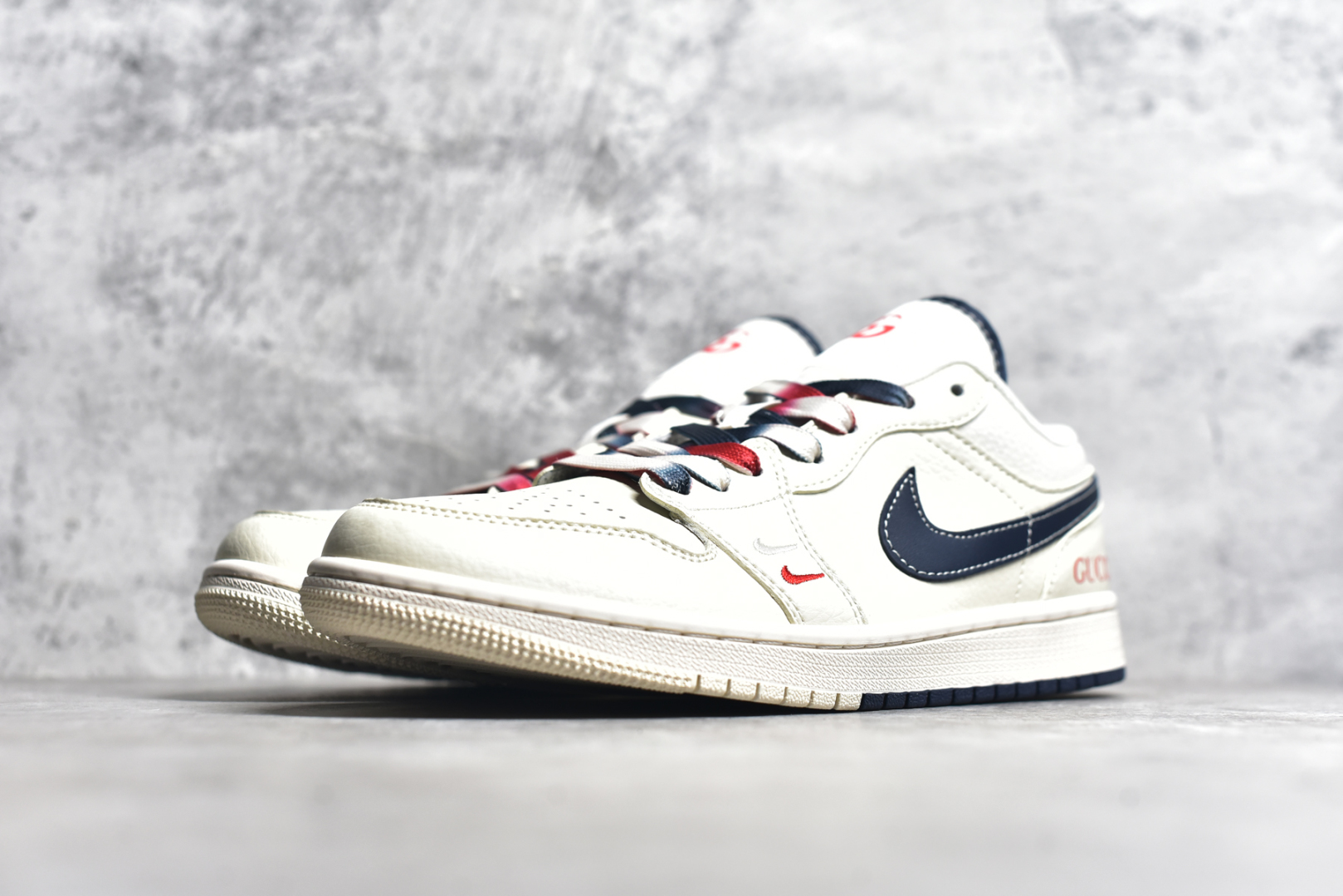 图片[2]-#Air Jordan 1 Low AJ1 乔1 古驰联名 米蓝勾双拼 高端定制 低帮复古篮球鞋 FC1688-198 #定制鞋盒 大厂纯原品质出货 超高清洁度 皮料切割干净无任何毛边 细节完美 尺码：36 36.5 37.5 38 38.5 39 40 40.5 41 42 42.5 43 44 44.5 45-选品中心