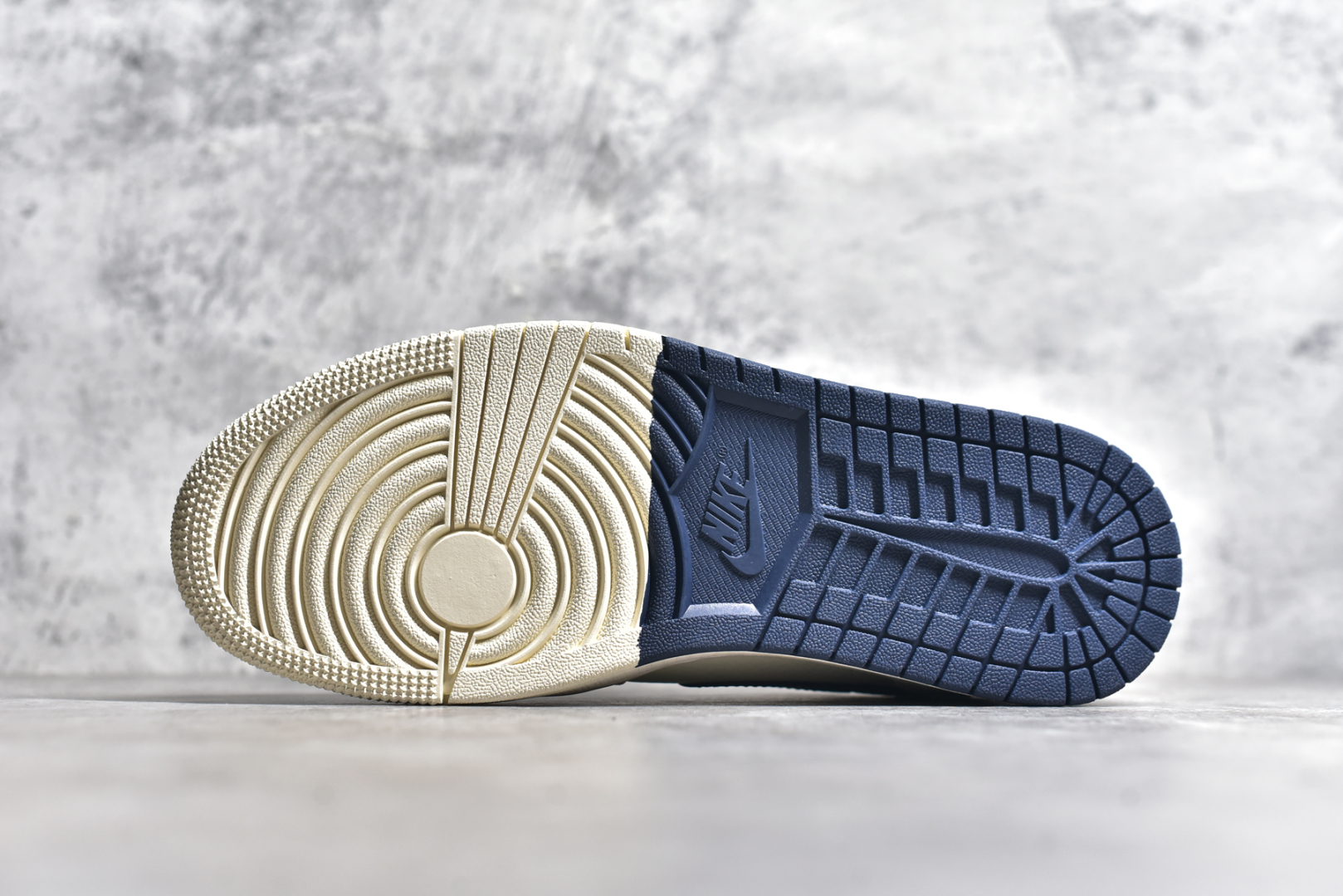 图片[6]-#Air Jordan 1 Low AJ1 乔1 古驰联名 米蓝勾双拼 高端定制 低帮复古篮球鞋 FC1688-198 #定制鞋盒 大厂纯原品质出货 超高清洁度 皮料切割干净无任何毛边 细节完美 尺码：36 36.5 37.5 38 38.5 39 40 40.5 41 42 42.5 43 44 44.5 45-选品中心