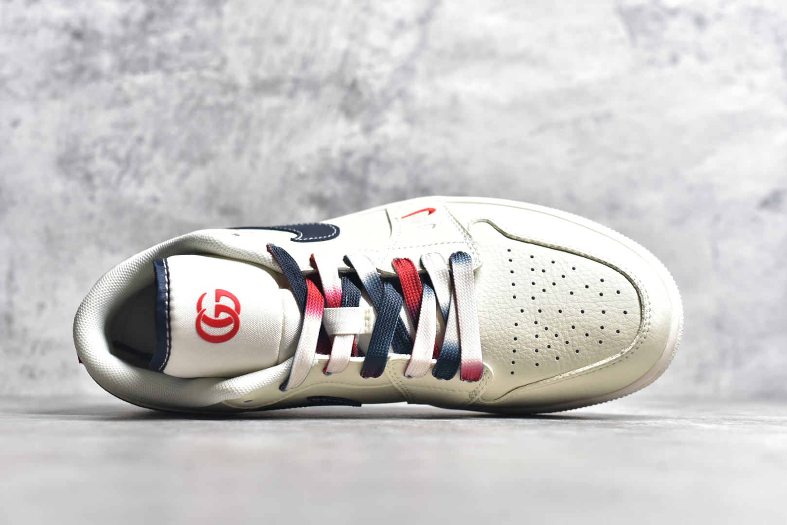 图片[4]-#Air Jordan 1 Low AJ1 乔1 古驰联名 米蓝勾双拼 高端定制 低帮复古篮球鞋 FC1688-198 #定制鞋盒 大厂纯原品质出货 超高清洁度 皮料切割干净无任何毛边 细节完美 尺码：36 36.5 37.5 38 38.5 39 40 40.5 41 42 42.5 43 44 44.5 45-选品中心