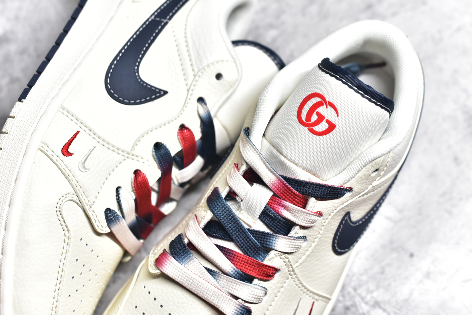 图片[9]-#Air Jordan 1 Low AJ1 乔1 古驰联名 米蓝勾双拼 高端定制 低帮复古篮球鞋 FC1688-198 #定制鞋盒 大厂纯原品质出货 超高清洁度 皮料切割干净无任何毛边 细节完美 尺码：36 36.5 37.5 38 38.5 39 40 40.5 41 42 42.5 43 44 44.5 45-选品中心