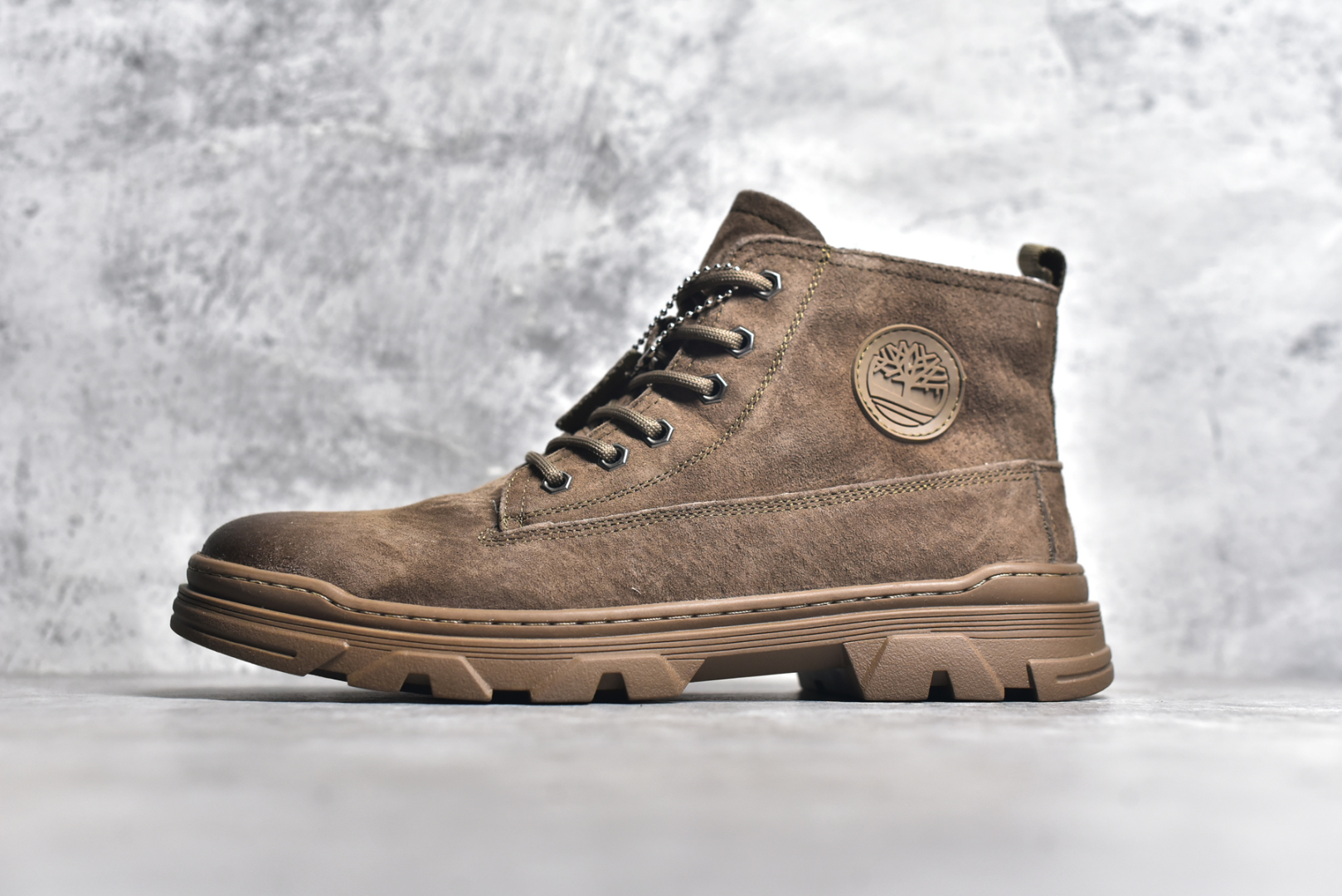 #Timberland添柏岚/天伯伦户外中帮休闲大黄靴系列 广东大厂品质 原盒原包装 面料采用意大利🇮🇹顶级磨砂细纹牛皮 搭配防臭防腐真皮乳胶鞋垫 给您完美的穿着体验 质量考究耐穿 型男必备 专治不帅 高品质脚感一流 尺码：39 40 41 42 43 44（皮鞋码）-选品中心