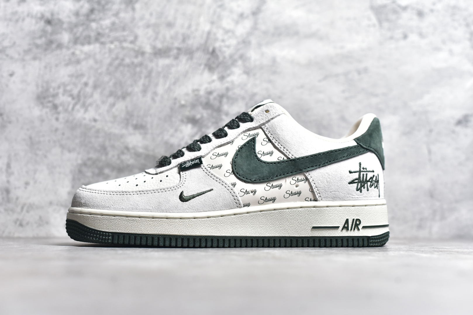 #NK Air Force 1\’07 Low 斯图西联名 英文绿翻毛勾 空军一号低帮休闲板鞋 CH6336-511 #原楦头原纸板 原装鞋盒 定制五金配件 内置全掌气垫 原厂鞋底 尺码：36 36.5 37.5 38 38.5 39 40 40.5 41 42 42.5 43 44 44.5 45-选品中心