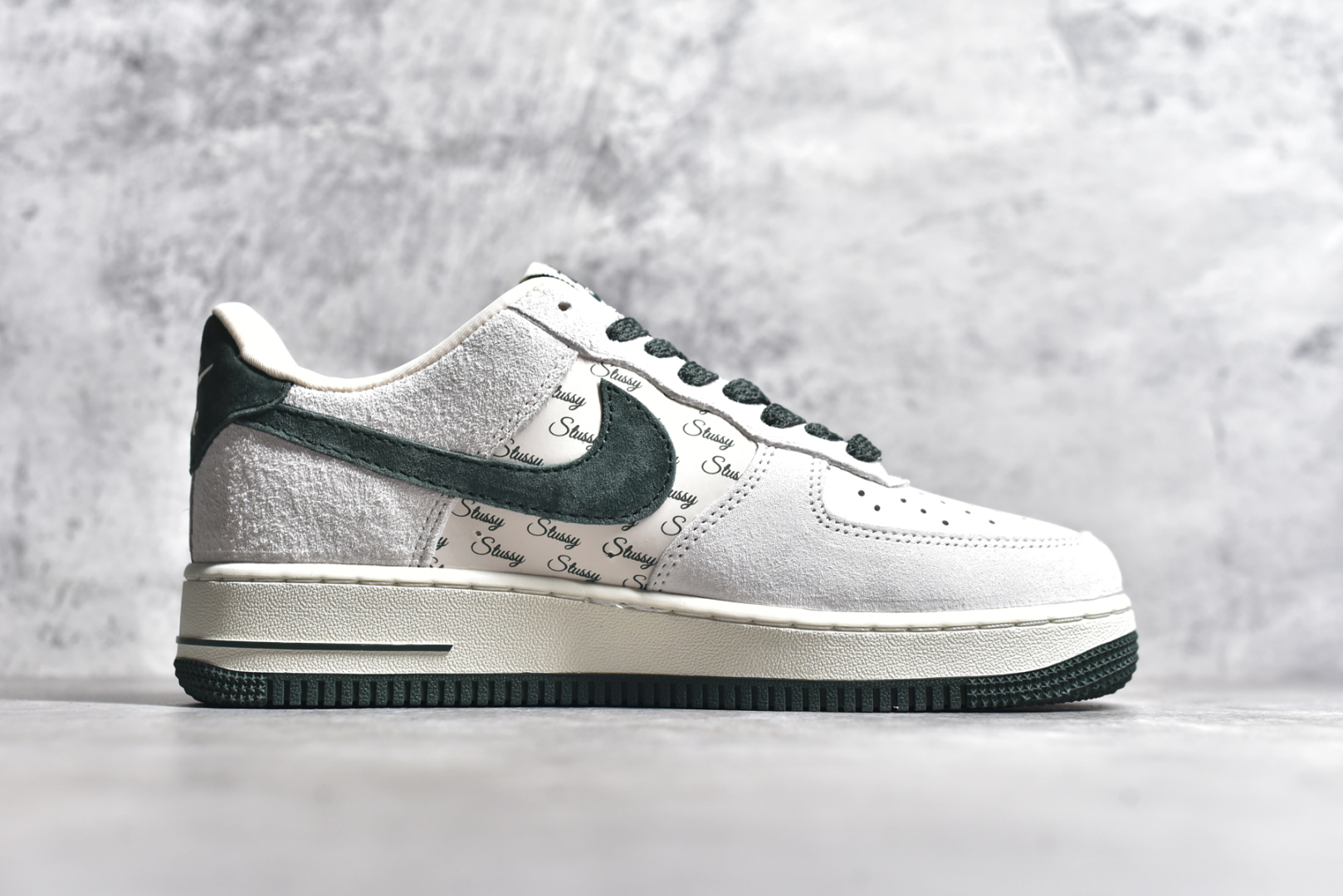 图片[3]-#NK Air Force 1\’07 Low 斯图西联名 英文绿翻毛勾 空军一号低帮休闲板鞋 CH6336-511 #原楦头原纸板 原装鞋盒 定制五金配件 内置全掌气垫 原厂鞋底 尺码：36 36.5 37.5 38 38.5 39 40 40.5 41 42 42.5 43 44 44.5 45-选品中心