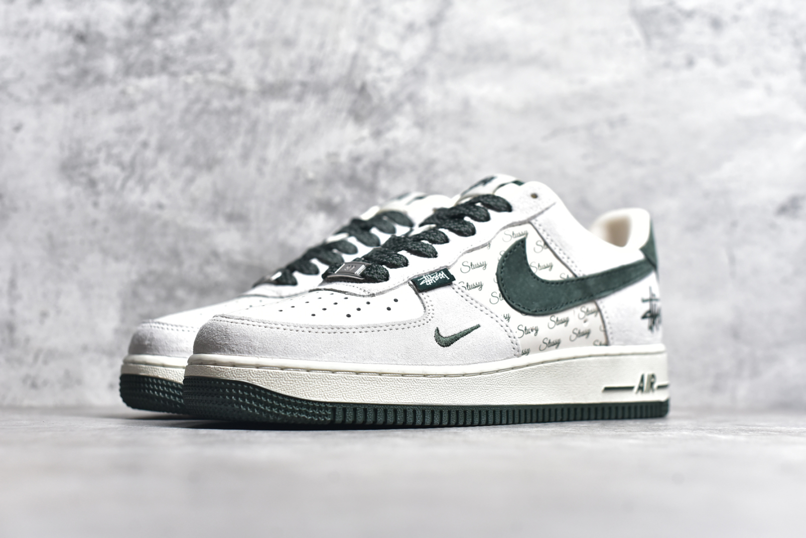 图片[2]-#NK Air Force 1\’07 Low 斯图西联名 英文绿翻毛勾 空军一号低帮休闲板鞋 CH6336-511 #原楦头原纸板 原装鞋盒 定制五金配件 内置全掌气垫 原厂鞋底 尺码：36 36.5 37.5 38 38.5 39 40 40.5 41 42 42.5 43 44 44.5 45-选品中心