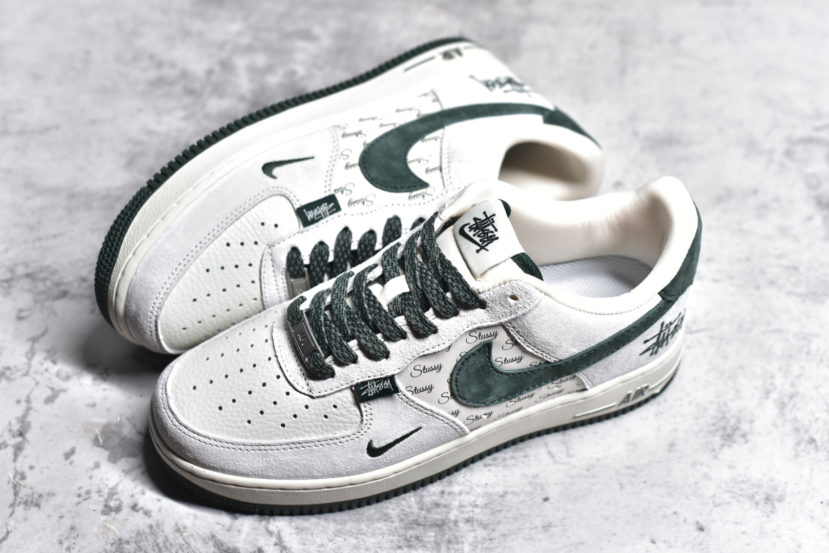 图片[7]-#NK Air Force 1\’07 Low 斯图西联名 英文绿翻毛勾 空军一号低帮休闲板鞋 CH6336-511 #原楦头原纸板 原装鞋盒 定制五金配件 内置全掌气垫 原厂鞋底 尺码：36 36.5 37.5 38 38.5 39 40 40.5 41 42 42.5 43 44 44.5 45-选品中心
