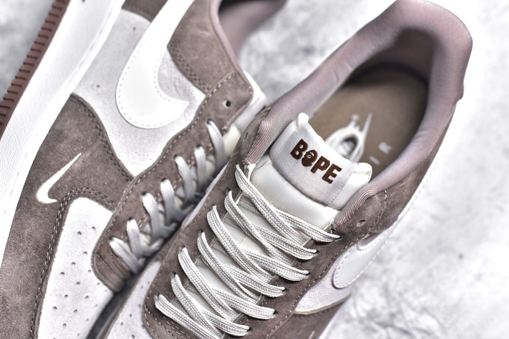 图片[9]-#NK Air Force 1\’07 Low Bape联名 棕白勾 空军一号低帮休闲板鞋 KK1988-035 #原楦头原纸板 原装鞋盒 定制五金配件 内置全掌气垫 原厂鞋底 尺码：36 36.5 37.5 38 38.5 39 40 40.5 41 42 42.5 43 44 44.5 45-选品中心