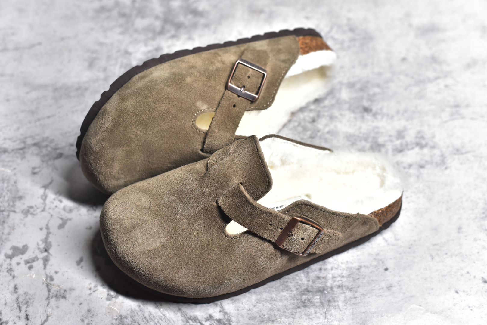 图片[7]-#独家 外贸批次 加绒Birkenstock Boston VL 勃肯软木底包头拖鞋加绒版 天鹅绒般的绒面革赋子休闲的经典外观 四季皆宜 柔软的鞋床采用额外的泡沫缓冲层 提供额外的舒适感和全天支撑 全网独家首发 源于德国的严谨工艺 牛巴戎面 中层松木 EVA 三层组合大底 优质牛皮面料五金扣 出口订单 尺码：35 36 37 38 39 40-选品中心