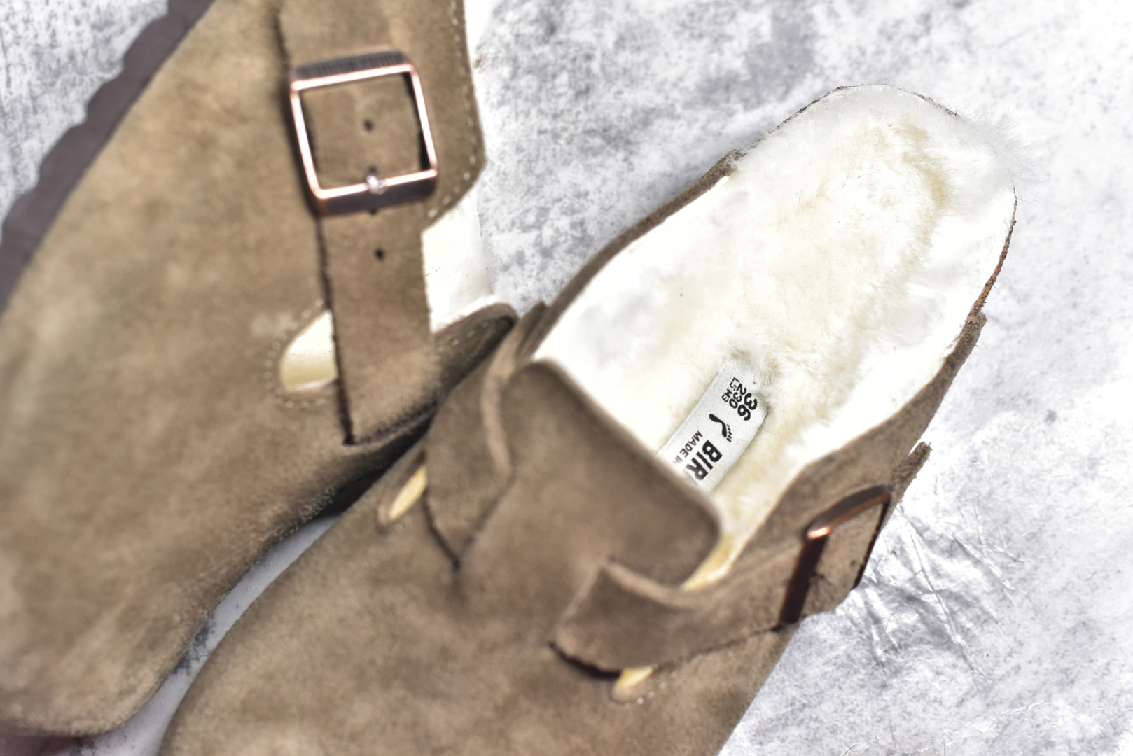 图片[9]-#独家 外贸批次 加绒Birkenstock Boston VL 勃肯软木底包头拖鞋加绒版 天鹅绒般的绒面革赋子休闲的经典外观 四季皆宜 柔软的鞋床采用额外的泡沫缓冲层 提供额外的舒适感和全天支撑 全网独家首发 源于德国的严谨工艺 牛巴戎面 中层松木 EVA 三层组合大底 优质牛皮面料五金扣 出口订单 尺码：35 36 37 38 39 40-选品中心