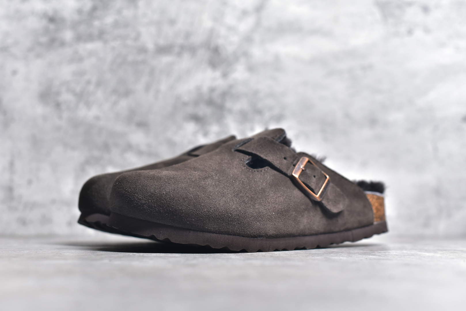 图片[2]-#独家 外贸批次 加绒Birkenstock Boston VL 勃肯软木底包头拖鞋加绒版 天鹅绒般的绒面革赋子休闲的经典外观 四季皆宜 柔软的鞋床采用额外的泡沫缓冲层 提供额外的舒适感和全天支撑 全网独家首发 源于德国的严谨工艺 牛巴戎面 中层松木 EVA 三层组合大底 优质牛皮面料五金扣 出口订单 尺码：35 36 37 38 39 40-选品中心