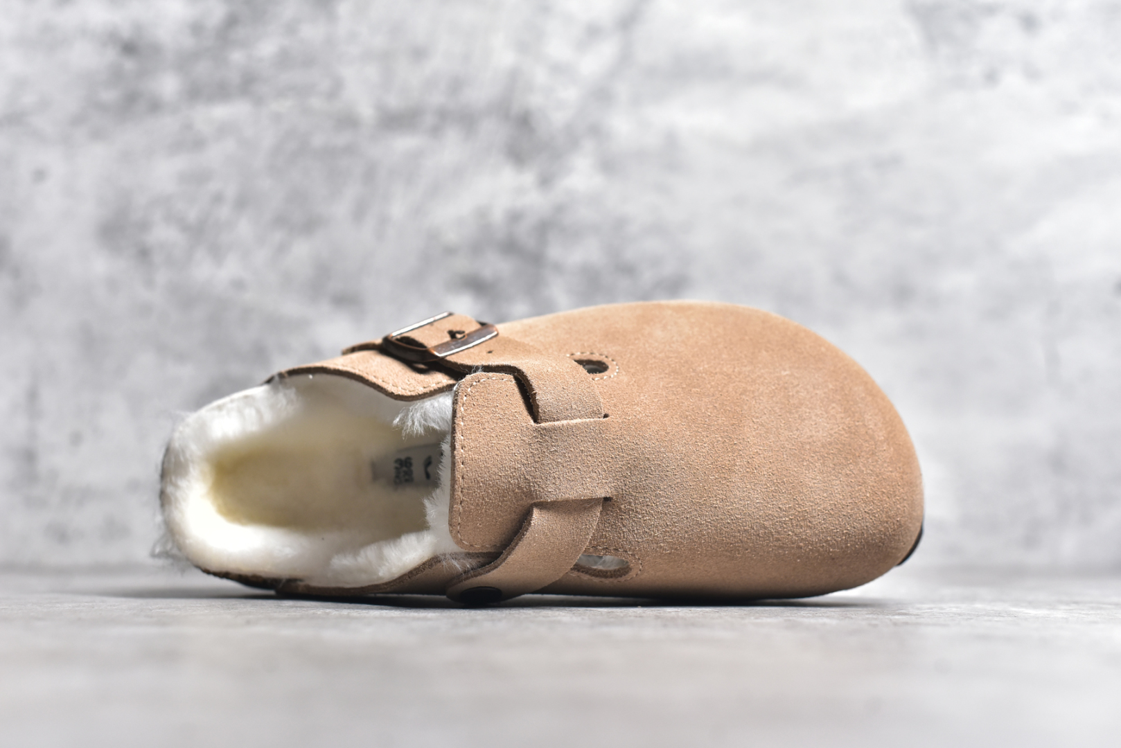 图片[4]-#独家 外贸批次 加绒Birkenstock Boston VL 勃肯软木底包头拖鞋加绒版 天鹅绒般的绒面革赋子休闲的经典外观 四季皆宜 柔软的鞋床采用额外的泡沫缓冲层 提供额外的舒适感和全天支撑 全网独家首发 源于德国的严谨工艺 牛巴戎面 中层松木 EVA 三层组合大底 优质牛皮面料五金扣 出口订单 尺码：35 36 37 38 39 40-选品中心