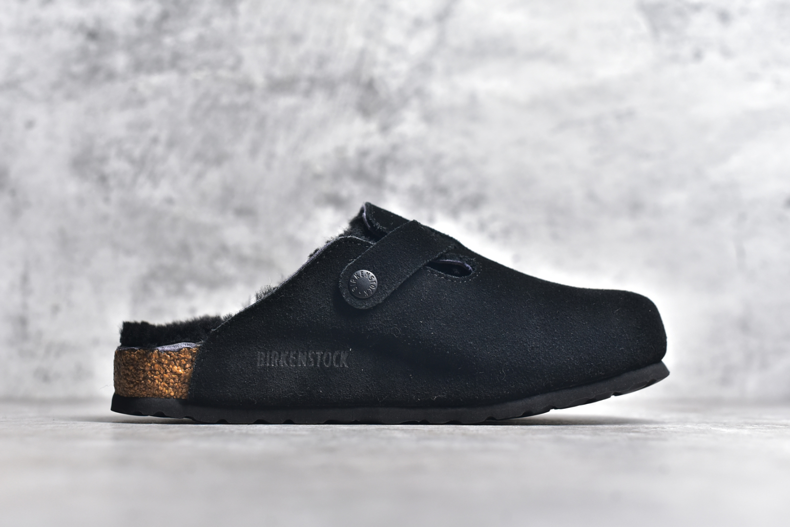 图片[3]-#独家 外贸批次 加绒Birkenstock Boston VL 勃肯软木底包头拖鞋加绒版 天鹅绒般的绒面革赋子休闲的经典外观 四季皆宜 柔软的鞋床采用额外的泡沫缓冲层 提供额外的舒适感和全天支撑 全网独家首发 源于德国的严谨工艺 牛巴戎面 中层松木 EVA 三层组合大底 优质牛皮面料五金扣 出口订单 尺码：35 36 37 38 39 40-选品中心