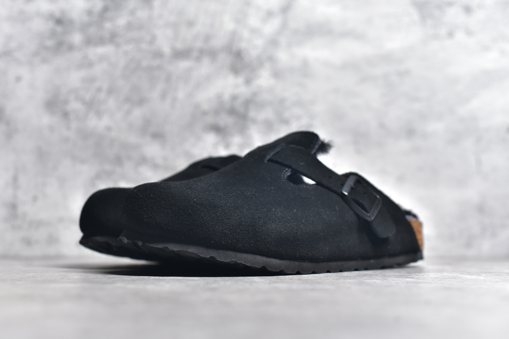 图片[2]-#独家 外贸批次 加绒Birkenstock Boston VL 勃肯软木底包头拖鞋加绒版 天鹅绒般的绒面革赋子休闲的经典外观 四季皆宜 柔软的鞋床采用额外的泡沫缓冲层 提供额外的舒适感和全天支撑 全网独家首发 源于德国的严谨工艺 牛巴戎面 中层松木 EVA 三层组合大底 优质牛皮面料五金扣 出口订单 尺码：35 36 37 38 39 40-选品中心