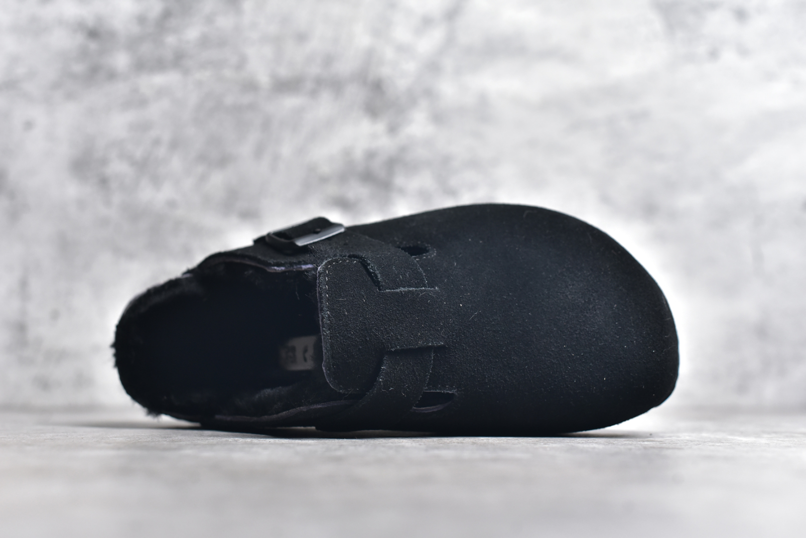 图片[4]-#独家 外贸批次 加绒Birkenstock Boston VL 勃肯软木底包头拖鞋加绒版 天鹅绒般的绒面革赋子休闲的经典外观 四季皆宜 柔软的鞋床采用额外的泡沫缓冲层 提供额外的舒适感和全天支撑 全网独家首发 源于德国的严谨工艺 牛巴戎面 中层松木 EVA 三层组合大底 优质牛皮面料五金扣 出口订单 尺码：35 36 37 38 39 40-选品中心