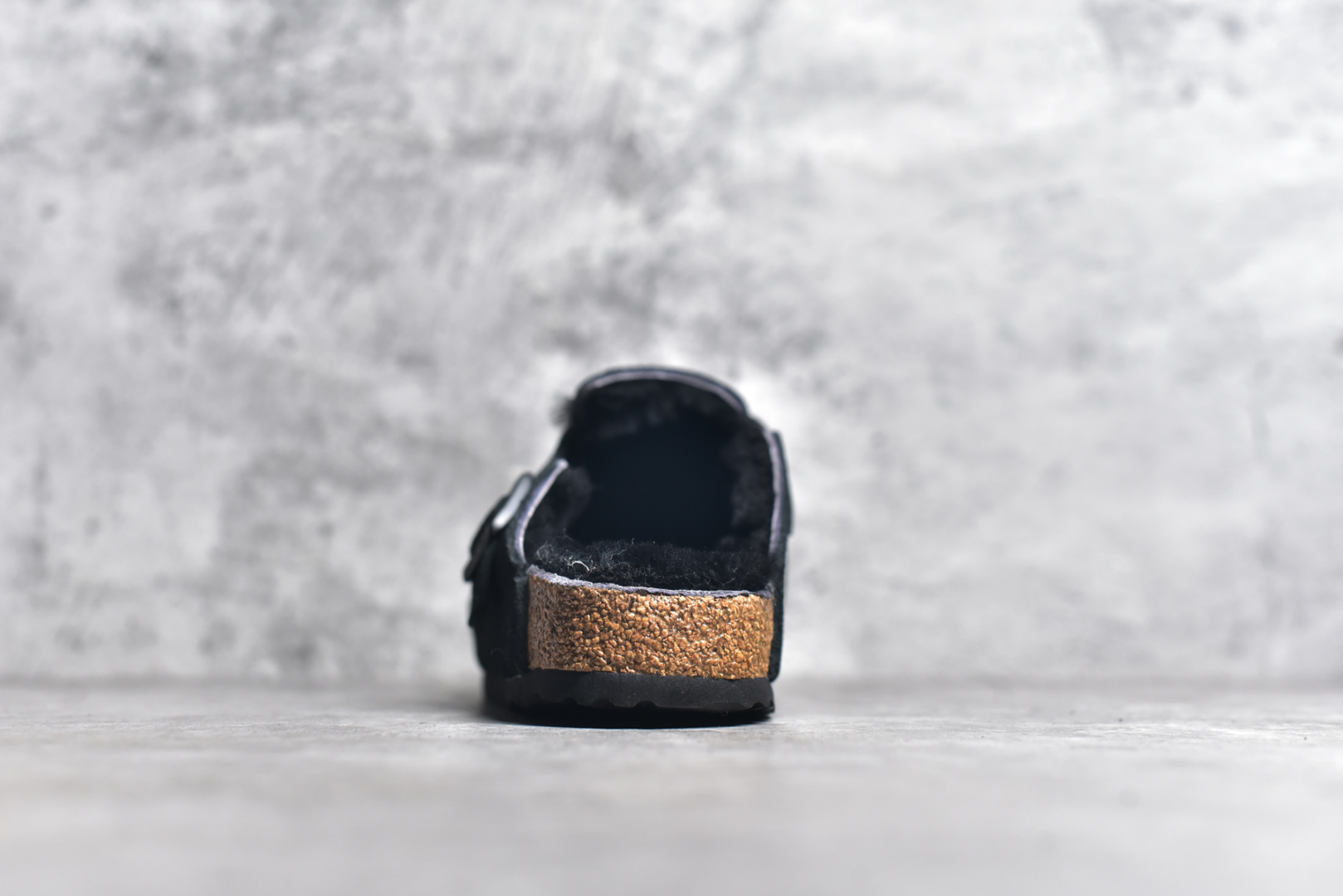 图片[5]-#独家 外贸批次 加绒Birkenstock Boston VL 勃肯软木底包头拖鞋加绒版 天鹅绒般的绒面革赋子休闲的经典外观 四季皆宜 柔软的鞋床采用额外的泡沫缓冲层 提供额外的舒适感和全天支撑 全网独家首发 源于德国的严谨工艺 牛巴戎面 中层松木 EVA 三层组合大底 优质牛皮面料五金扣 出口订单 尺码：35 36 37 38 39 40-选品中心