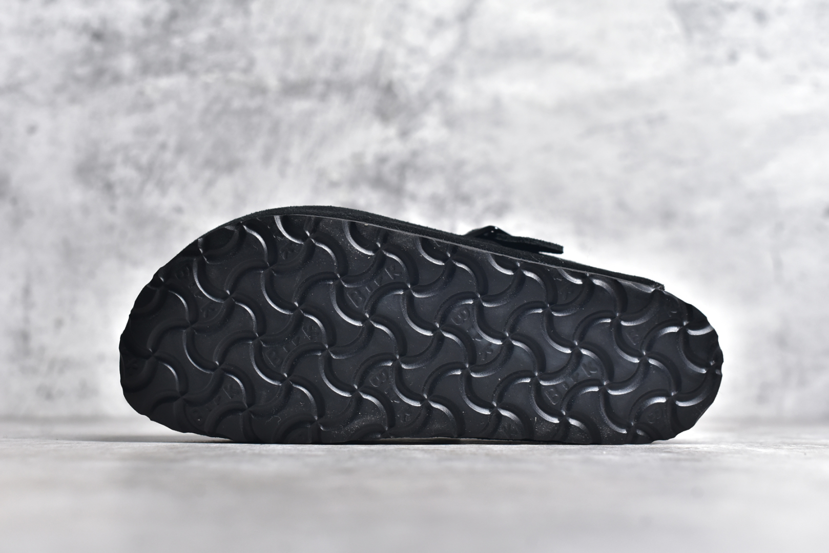 图片[6]-#独家 外贸批次 加绒Birkenstock Boston VL 勃肯软木底包头拖鞋加绒版 天鹅绒般的绒面革赋子休闲的经典外观 四季皆宜 柔软的鞋床采用额外的泡沫缓冲层 提供额外的舒适感和全天支撑 全网独家首发 源于德国的严谨工艺 牛巴戎面 中层松木 EVA 三层组合大底 优质牛皮面料五金扣 出口订单 尺码：35 36 37 38 39 40-选品中心