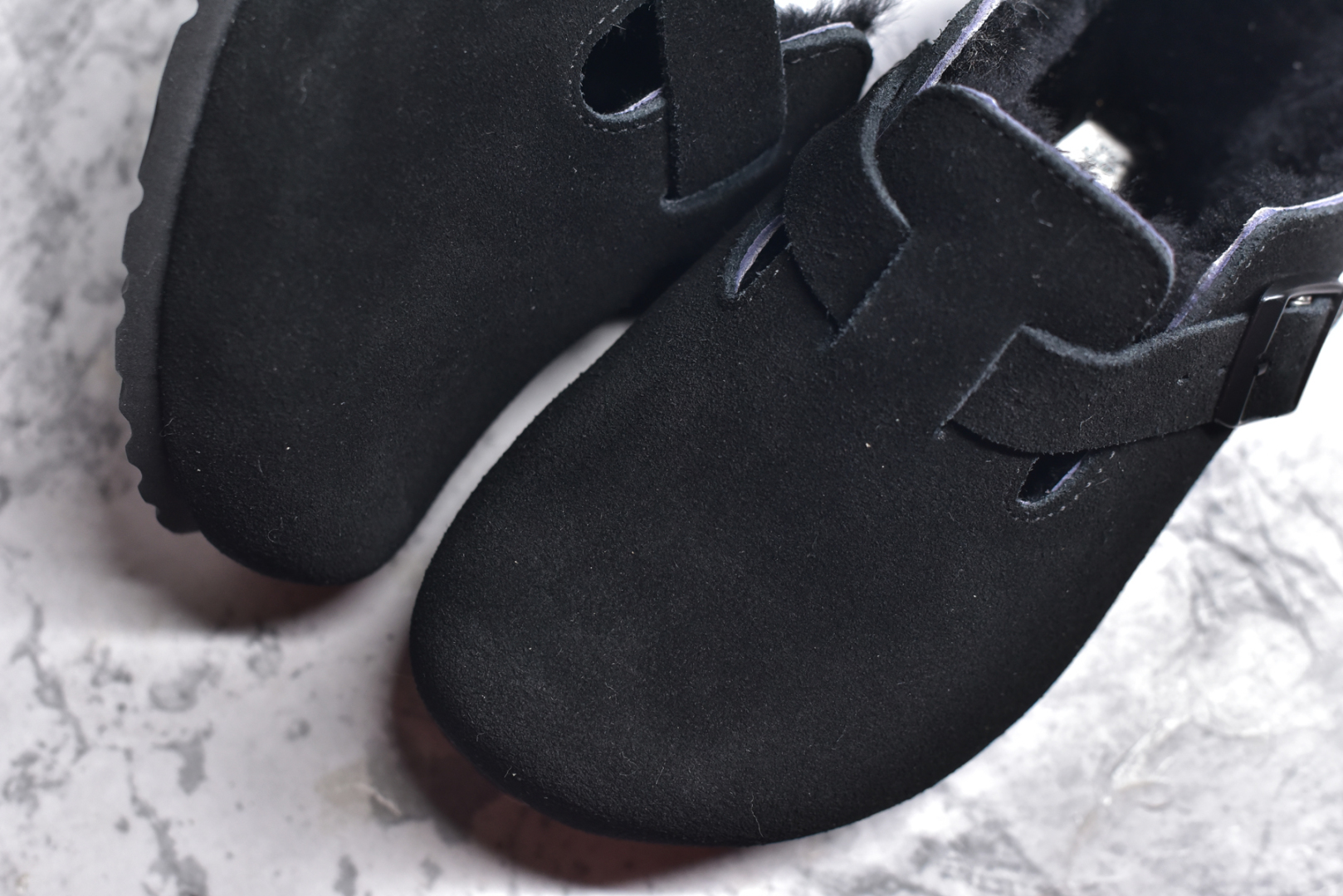 图片[8]-#独家 外贸批次 加绒Birkenstock Boston VL 勃肯软木底包头拖鞋加绒版 天鹅绒般的绒面革赋子休闲的经典外观 四季皆宜 柔软的鞋床采用额外的泡沫缓冲层 提供额外的舒适感和全天支撑 全网独家首发 源于德国的严谨工艺 牛巴戎面 中层松木 EVA 三层组合大底 优质牛皮面料五金扣 出口订单 尺码：35 36 37 38 39 40-选品中心