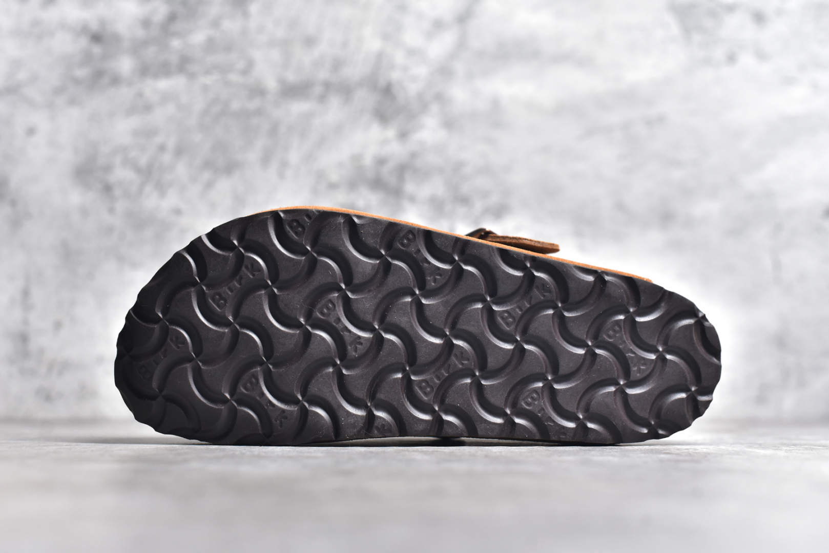 图片[6]-#独家 外贸批次 加绒Birkenstock Boston VL 勃肯软木底包头拖鞋加绒版 天鹅绒般的绒面革赋子休闲的经典外观 四季皆宜 柔软的鞋床采用额外的泡沫缓冲层 提供额外的舒适感和全天支撑 全网独家首发 源于德国的严谨工艺 牛巴戎面 中层松木 EVA 三层组合大底 优质牛皮面料五金扣 出口订单 尺码：35 36 37 38 39 40-选品中心