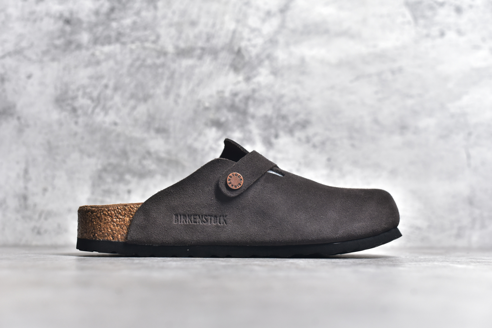 图片[3]-#独家 外贸批次 Birkenstock London 系列勃肯皮革绒面双扣时尚休闲平底鞋 牛皮绒面革质地柔软 搭配可调节鞋扣提升穿着舒适度 人体工学设计分散脚部压力 保护脚踝 软木乳胶鞋床具有一定的收缩性 长时间穿着后能贴合脚型 EVA鞋底回弹性和抗张性力高 具有良好的防震、缓冲性 四季皆宜 柔软的鞋床采用额外的泡沫缓冲层 提供额外的舒适感和全天支撑 全网独家首发 源于德国的严谨工艺 牛巴戎面 中层松木 EVA 三层组合大底 优质牛皮面料五金扣 尺码：35 36 37 38 39 40 41 42 43 44 45-选品中心
