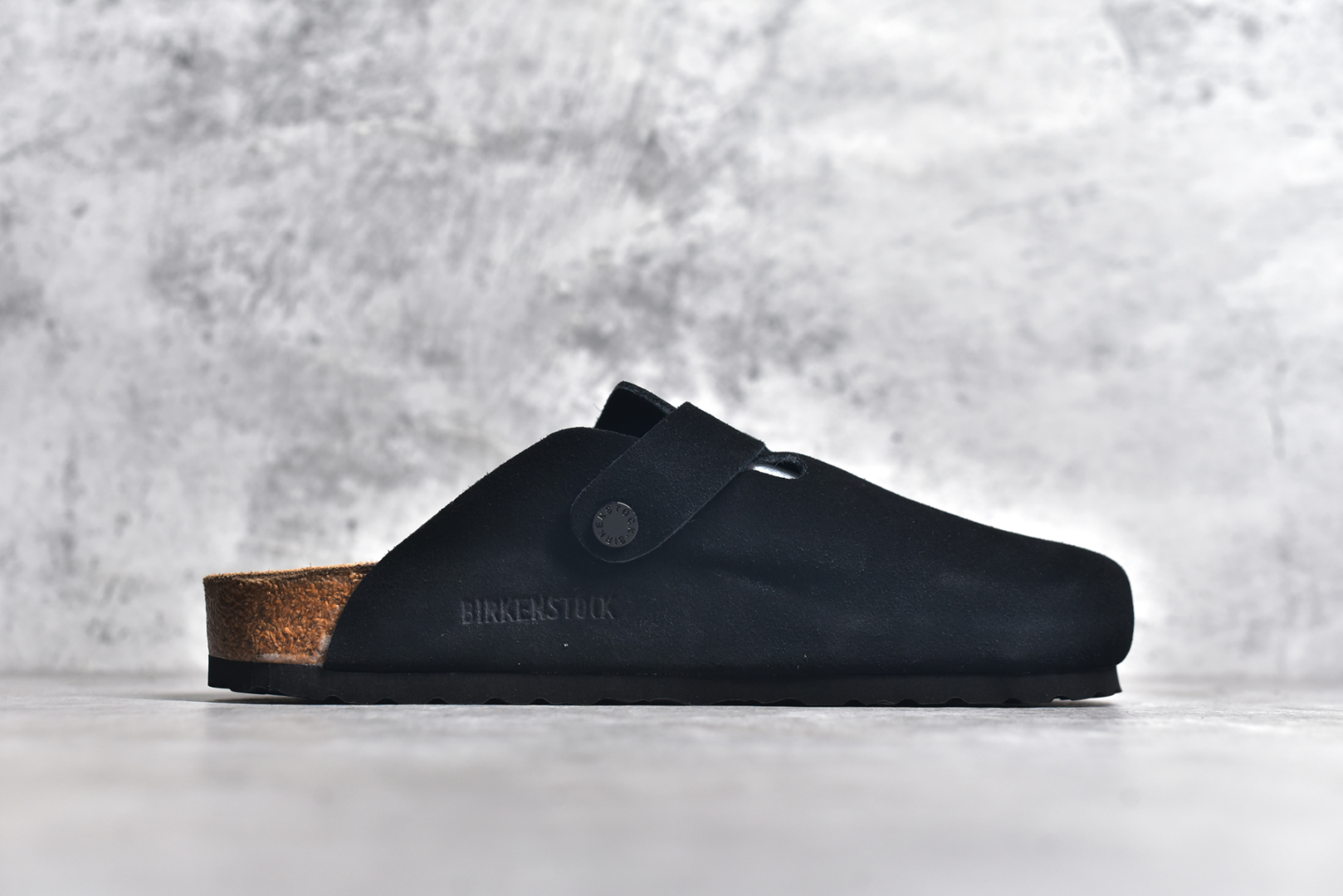 图片[3]-#独家 外贸批次 Birkenstock London 系列勃肯皮革绒面双扣时尚休闲平底鞋 牛皮绒面革质地柔软 搭配可调节鞋扣提升穿着舒适度 人体工学设计分散脚部压力 保护脚踝 软木乳胶鞋床具有一定的收缩性 长时间穿着后能贴合脚型 EVA鞋底回弹性和抗张性力高 具有良好的防震、缓冲性 四季皆宜 柔软的鞋床采用额外的泡沫缓冲层 提供额外的舒适感和全天支撑 全网独家首发 源于德国的严谨工艺 牛巴戎面 中层松木 EVA 三层组合大底 优质牛皮面料五金扣 尺码：35 36 37 38 39 40 41 42 43 44 45-选品中心
