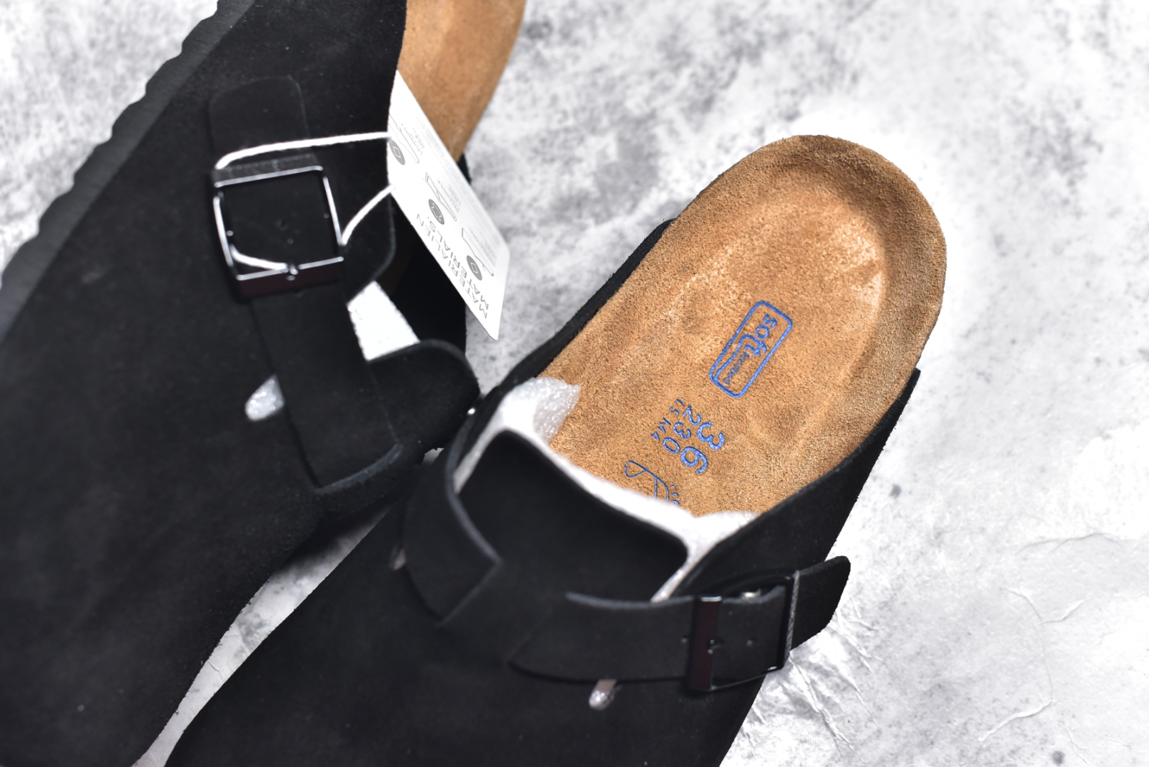 图片[9]-#独家 外贸批次 Birkenstock London 系列勃肯皮革绒面双扣时尚休闲平底鞋 牛皮绒面革质地柔软 搭配可调节鞋扣提升穿着舒适度 人体工学设计分散脚部压力 保护脚踝 软木乳胶鞋床具有一定的收缩性 长时间穿着后能贴合脚型 EVA鞋底回弹性和抗张性力高 具有良好的防震、缓冲性 四季皆宜 柔软的鞋床采用额外的泡沫缓冲层 提供额外的舒适感和全天支撑 全网独家首发 源于德国的严谨工艺 牛巴戎面 中层松木 EVA 三层组合大底 优质牛皮面料五金扣 尺码：35 36 37 38 39 40 41 42 43 44 45-选品中心
