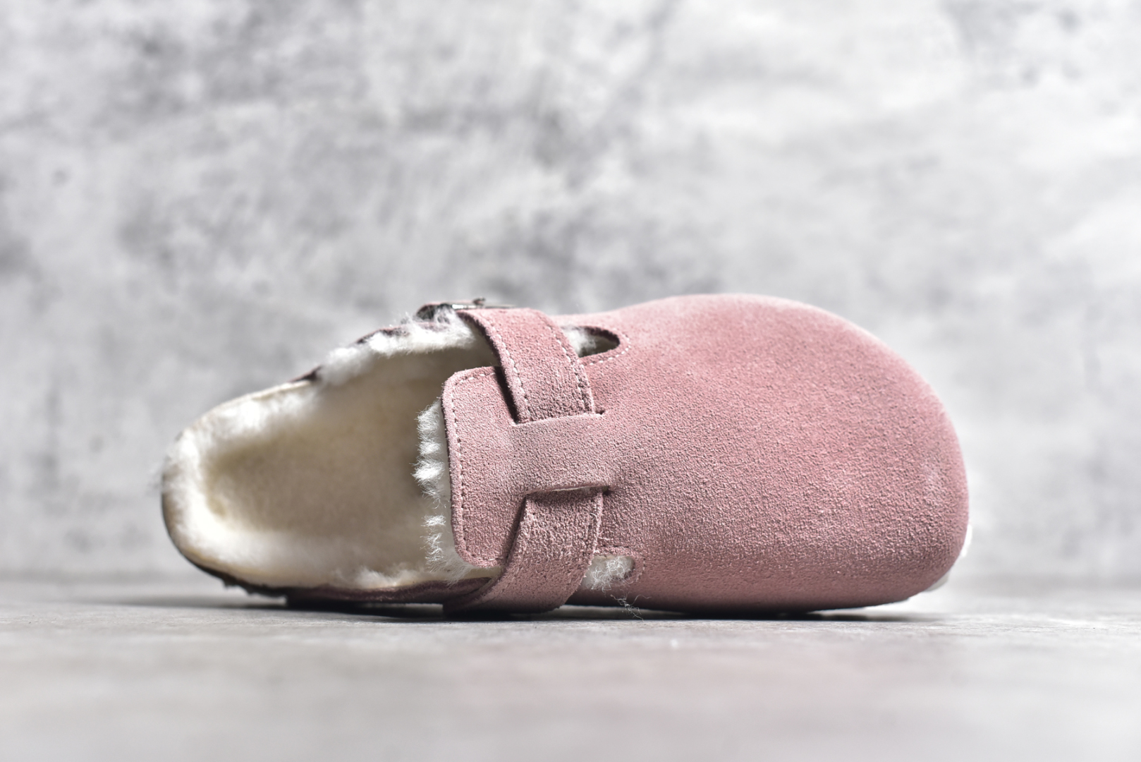 图片[4]-#独家 外贸批次 加绒Birkenstock Boston VL 勃肯软木底包头拖鞋加绒版 天鹅绒般的绒面革赋子休闲的经典外观 四季皆宜 柔软的鞋床采用额外的泡沫缓冲层 提供额外的舒适感和全天支撑 全网独家首发 源于德国的严谨工艺 牛巴戎面 中层松木 EVA 三层组合大底 优质牛皮面料五金扣 出口订单 尺码：35 36 37 38 39 40-选品中心
