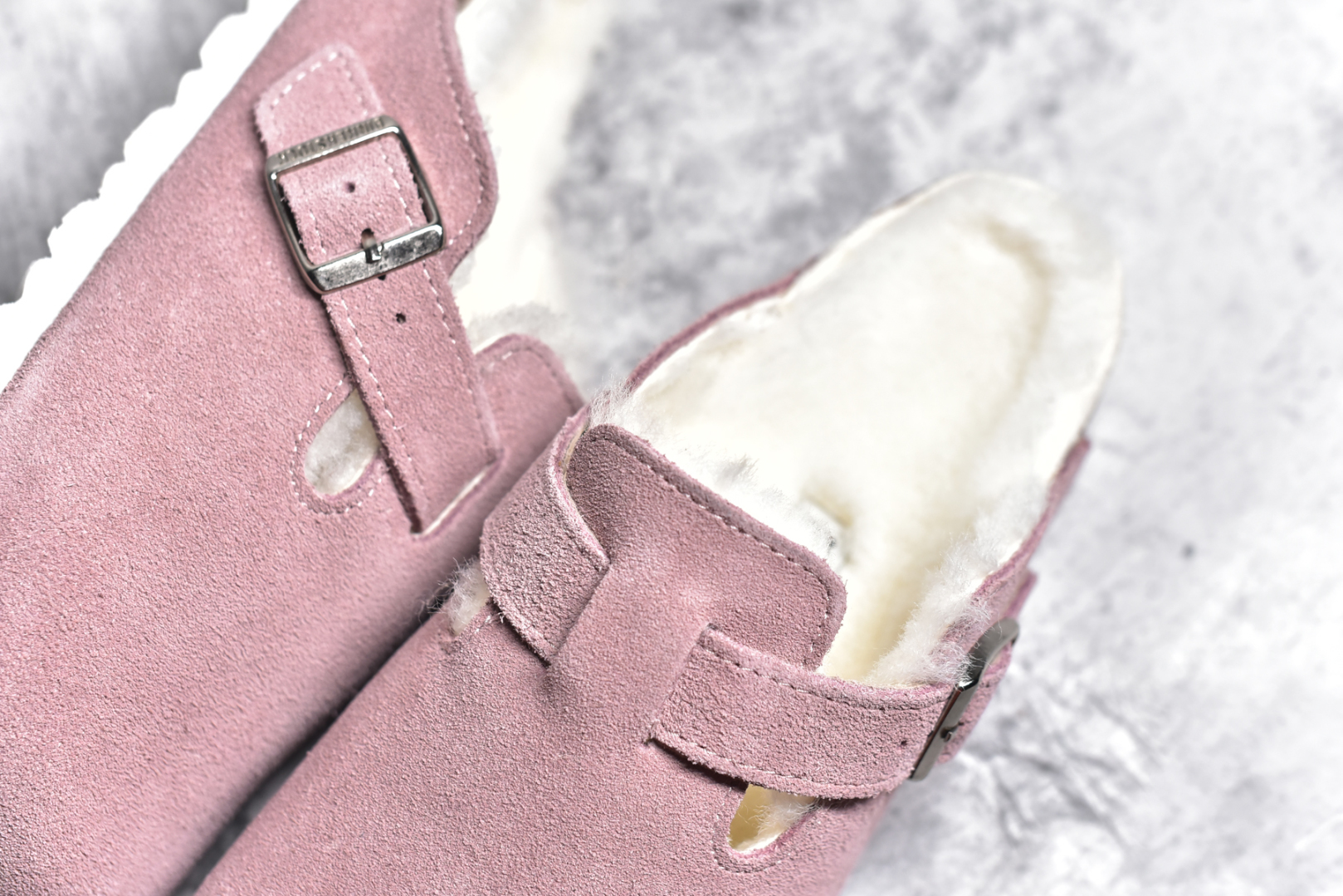 图片[9]-#独家 外贸批次 加绒Birkenstock Boston VL 勃肯软木底包头拖鞋加绒版 天鹅绒般的绒面革赋子休闲的经典外观 四季皆宜 柔软的鞋床采用额外的泡沫缓冲层 提供额外的舒适感和全天支撑 全网独家首发 源于德国的严谨工艺 牛巴戎面 中层松木 EVA 三层组合大底 优质牛皮面料五金扣 出口订单 尺码：35 36 37 38 39 40-选品中心