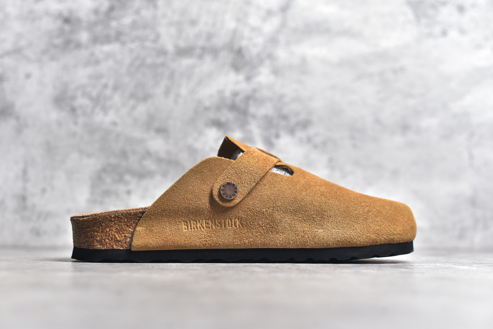 图片[3]-#独家 外贸批次 Birkenstock London 系列勃肯皮革绒面双扣时尚休闲平底鞋 牛皮绒面革质地柔软 搭配可调节鞋扣提升穿着舒适度 人体工学设计分散脚部压力 保护脚踝 软木乳胶鞋床具有一定的收缩性 长时间穿着后能贴合脚型 EVA鞋底回弹性和抗张性力高 具有良好的防震、缓冲性 四季皆宜 柔软的鞋床采用额外的泡沫缓冲层 提供额外的舒适感和全天支撑 全网独家首发 源于德国的严谨工艺 牛巴戎面 中层松木 EVA 三层组合大底 优质牛皮面料五金扣 尺码：35 36 37 38 39 40 41 42 43 44 45-选品中心