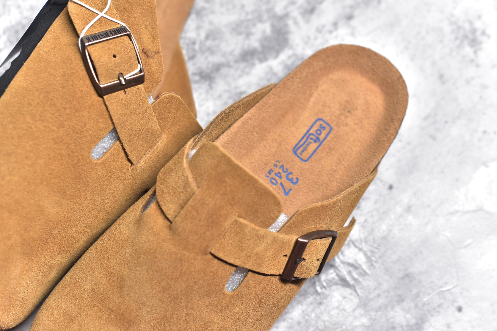 图片[9]-#独家 外贸批次 Birkenstock London 系列勃肯皮革绒面双扣时尚休闲平底鞋 牛皮绒面革质地柔软 搭配可调节鞋扣提升穿着舒适度 人体工学设计分散脚部压力 保护脚踝 软木乳胶鞋床具有一定的收缩性 长时间穿着后能贴合脚型 EVA鞋底回弹性和抗张性力高 具有良好的防震、缓冲性 四季皆宜 柔软的鞋床采用额外的泡沫缓冲层 提供额外的舒适感和全天支撑 全网独家首发 源于德国的严谨工艺 牛巴戎面 中层松木 EVA 三层组合大底 优质牛皮面料五金扣 尺码：35 36 37 38 39 40 41 42 43 44 45-选品中心