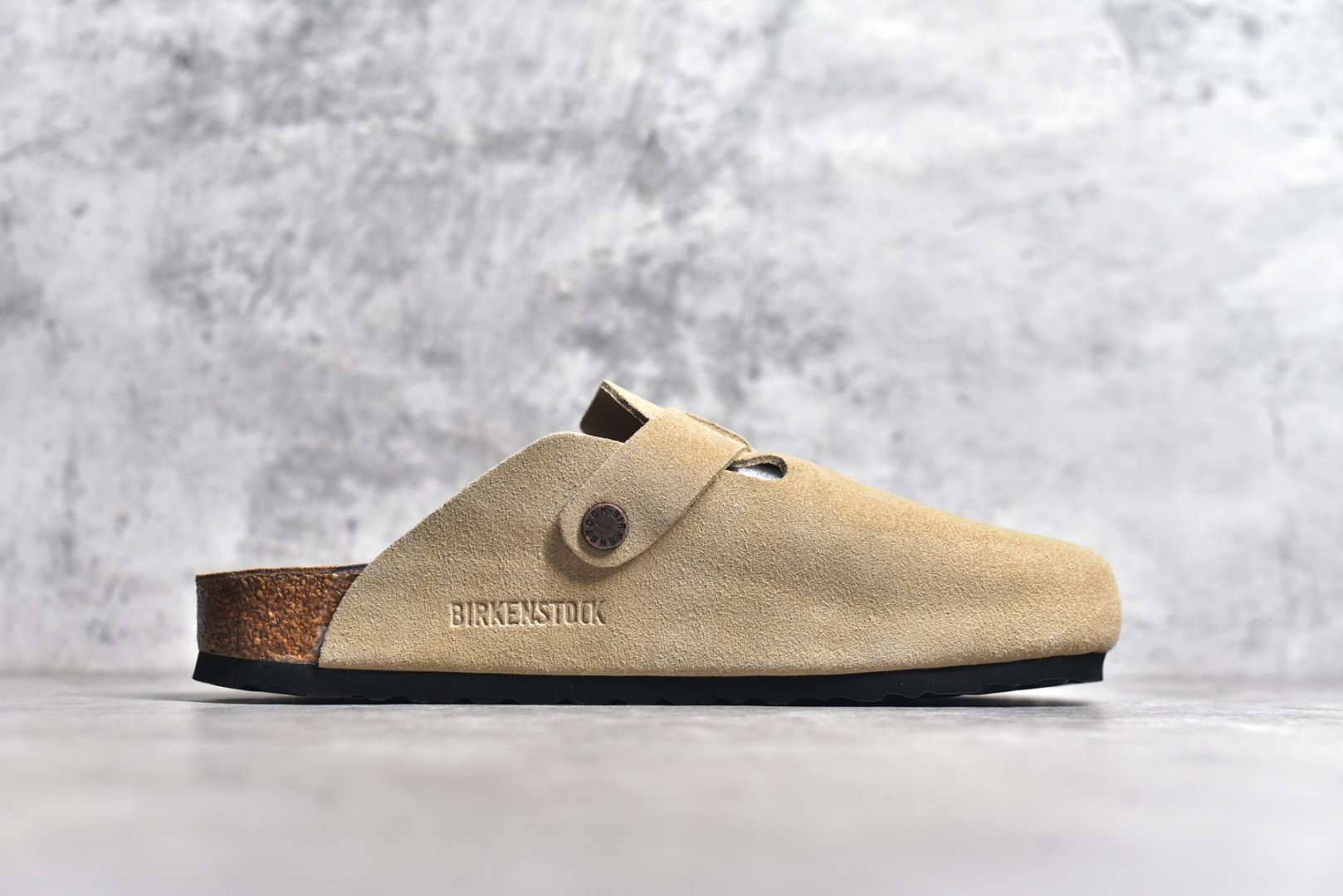 图片[3]-#独家 外贸批次 Birkenstock London 系列勃肯皮革绒面双扣时尚休闲平底鞋 牛皮绒面革质地柔软 搭配可调节鞋扣提升穿着舒适度 人体工学设计分散脚部压力 保护脚踝 软木乳胶鞋床具有一定的收缩性 长时间穿着后能贴合脚型 EVA鞋底回弹性和抗张性力高 具有良好的防震、缓冲性 四季皆宜 柔软的鞋床采用额外的泡沫缓冲层 提供额外的舒适感和全天支撑 全网独家首发 源于德国的严谨工艺 牛巴戎面 中层松木 EVA 三层组合大底 优质牛皮面料五金扣 尺码：35 36 37 38 39 40 41 42 43 44 45-选品中心