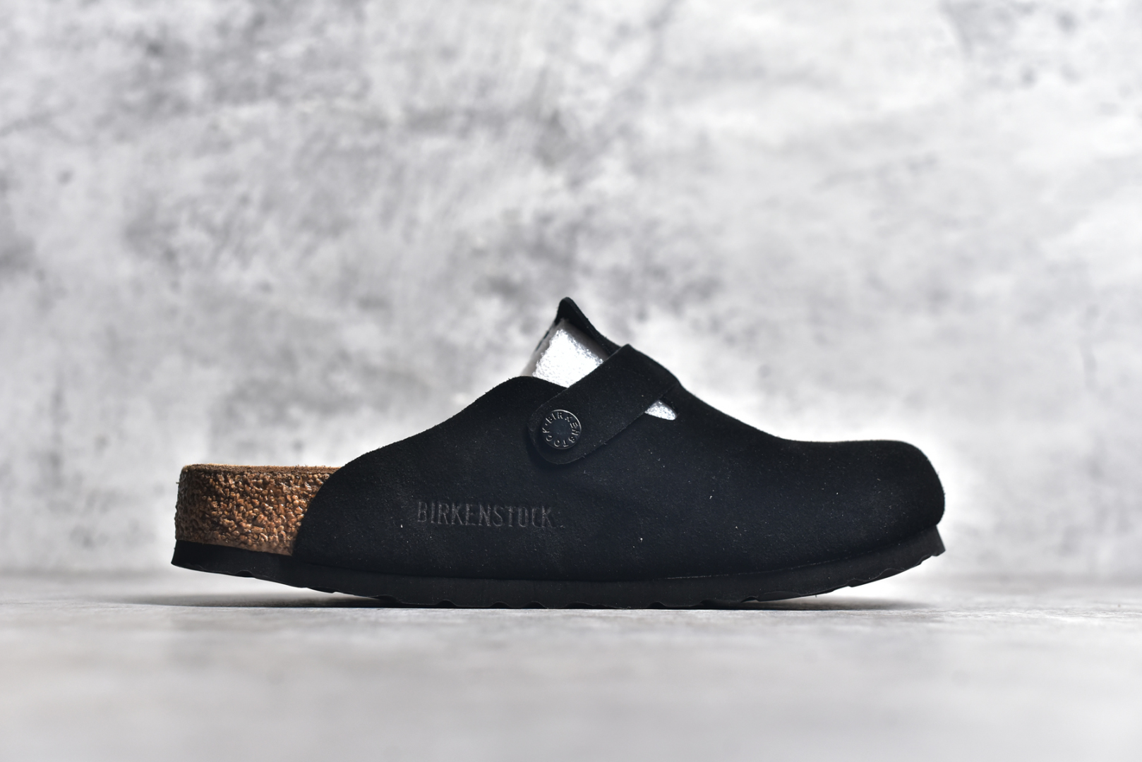 图片[3]-#独家 外贸批次 Birkenstock London 系列勃肯皮革绒面双扣时尚休闲平底鞋 牛皮绒面革质地柔软 搭配可调节鞋扣提升穿着舒适度 人体工学设计分散脚部压力 保护脚踝 软木乳胶鞋床具有一定的收缩性 长时间穿着后能贴合脚型 EVA鞋底回弹性和抗张性力高 具有良好的防震、缓冲性 四季皆宜 柔软的鞋床采用额外的泡沫缓冲层 提供额外的舒适感和全天支撑 全网独家首发 源于德国的严谨工艺 牛巴戎面 中层松木 EVA 三层组合大底 优质牛皮面料五金扣 尺码：35 36 37 38 39 40 41 42 43 44 45-选品中心