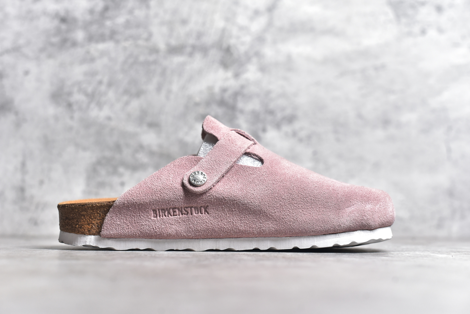 图片[3]-#独家 外贸批次 Birkenstock London 系列勃肯皮革绒面双扣时尚休闲平底鞋 牛皮绒面革质地柔软 搭配可调节鞋扣提升穿着舒适度 人体工学设计分散脚部压力 保护脚踝 软木乳胶鞋床具有一定的收缩性 长时间穿着后能贴合脚型 EVA鞋底回弹性和抗张性力高 具有良好的防震、缓冲性 四季皆宜 柔软的鞋床采用额外的泡沫缓冲层 提供额外的舒适感和全天支撑 全网独家首发 源于德国的严谨工艺 牛巴戎面 中层松木 EVA 三层组合大底 优质牛皮面料五金扣 尺码：35 36 37 38 39 40 41 42 43 44 45-选品中心