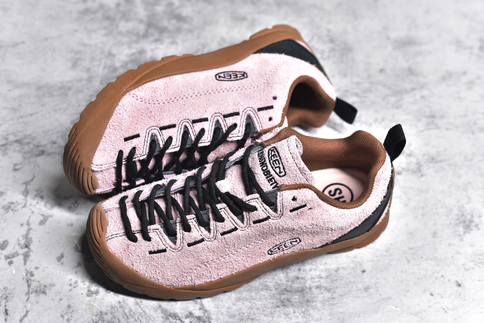 图片[7]-#Keen Jasper Rocks SP 美国人气户外品牌-科恩贾斯珀都市系列复古低帮系带户外风露营徒步登山运动训练鞋 原楦型开发纸版 采用固色翻毛皮鞋面材质 内嵌高密度EVA发泡缓震脚垫 外置一体式包裹防滑防剐蹭耐磨橡胶大底 向经典的90年代致敬 山系神级鞋履 尺码：35 36 37 38 39 40 41 42 43 44 45-选品中心
