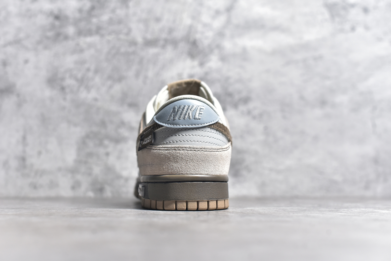 图片[5]-#NK SB Dunk Low 开拓者计划 木星黑灰 纯原大厂出品 极力推荐 原装头层材料 独家版型蒸餾加工 帶來的是更好的视觉和脚感体验 大厂纯原品质出货 清洁度 电绣工艺 皮料切割干净无任何毛边 细节完美 货号： HQ1175 240 尺码：35.5 36 36.5 37.5 38 38.5 39 40 40.5 41 42 42.5 43 44 44.5 45 46-选品中心