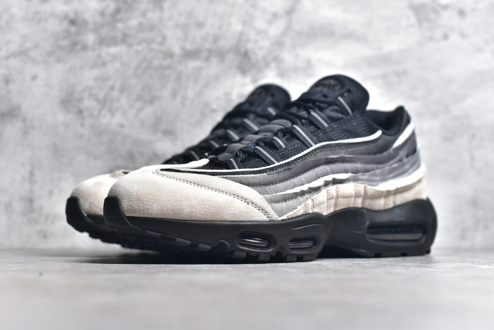 图片[2]-#独家纯原 渠道原装 市场最强NK Air Max 95 CDG 联名款 复古减震气垫跑鞋 经典重温 外单专供 终端操作 鞋款设计灵感源于人体构造 中底设计基于人体的脊柱构造 尺码：40 40.5 41 42 42.5 43 44 44.5 45 45.5 46 47.5 48.5-选品中心