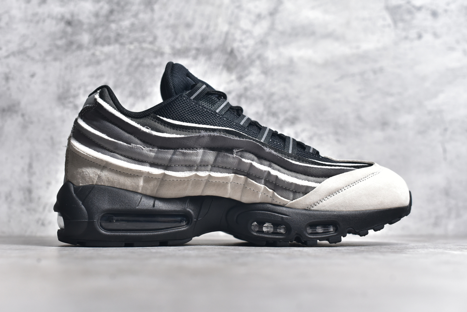图片[3]-#独家纯原 渠道原装 市场最强NK Air Max 95 CDG 联名款 复古减震气垫跑鞋 经典重温 外单专供 终端操作 鞋款设计灵感源于人体构造 中底设计基于人体的脊柱构造 尺码：40 40.5 41 42 42.5 43 44 44.5 45 45.5 46 47.5 48.5-选品中心