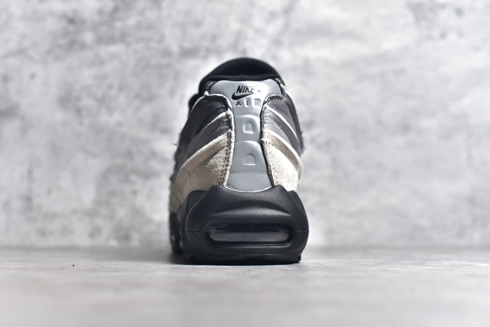 图片[5]-#独家纯原 渠道原装 市场最强NK Air Max 95 CDG 联名款 复古减震气垫跑鞋 经典重温 外单专供 终端操作 鞋款设计灵感源于人体构造 中底设计基于人体的脊柱构造 尺码：40 40.5 41 42 42.5 43 44 44.5 45 45.5 46 47.5 48.5-选品中心