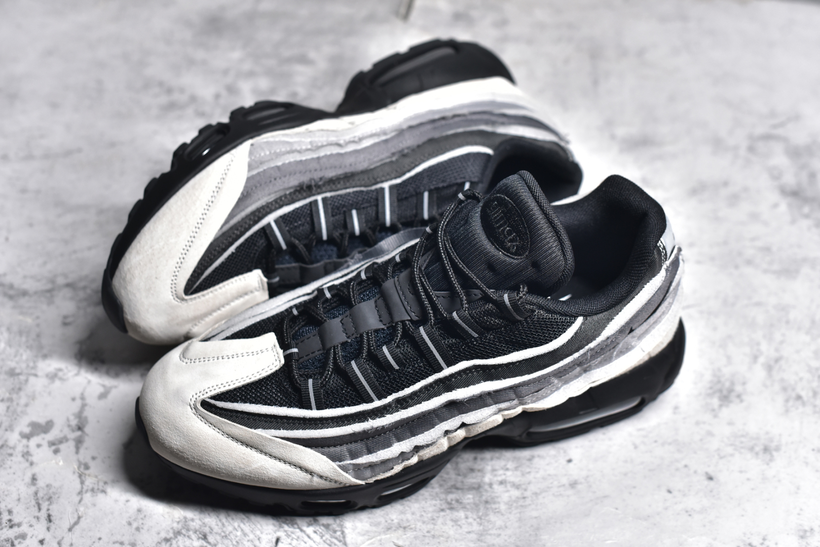 图片[7]-#独家纯原 渠道原装 市场最强NK Air Max 95 CDG 联名款 复古减震气垫跑鞋 经典重温 外单专供 终端操作 鞋款设计灵感源于人体构造 中底设计基于人体的脊柱构造 尺码：40 40.5 41 42 42.5 43 44 44.5 45 45.5 46 47.5 48.5-选品中心
