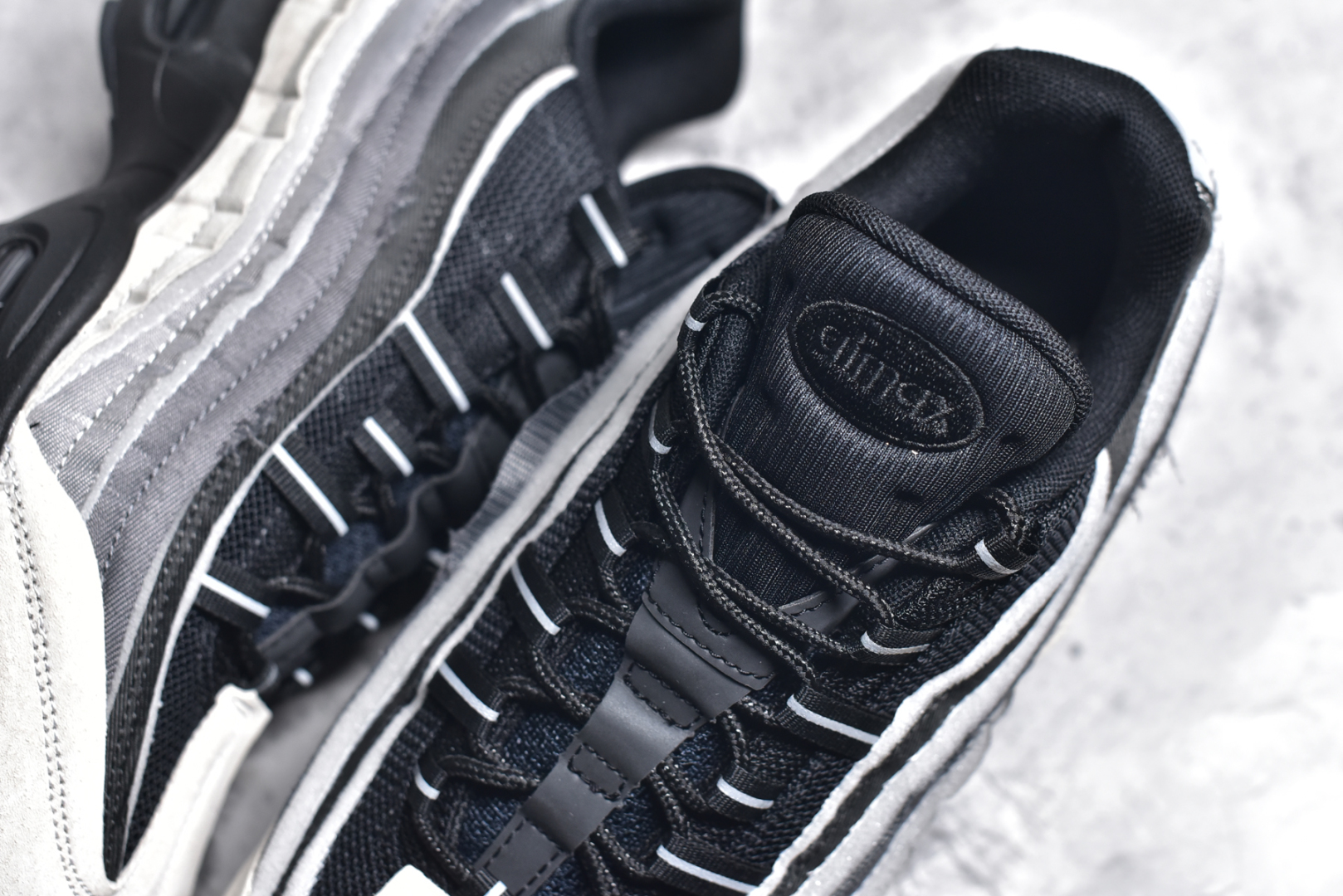图片[9]-#独家纯原 渠道原装 市场最强NK Air Max 95 CDG 联名款 复古减震气垫跑鞋 经典重温 外单专供 终端操作 鞋款设计灵感源于人体构造 中底设计基于人体的脊柱构造 尺码：40 40.5 41 42 42.5 43 44 44.5 45 45.5 46 47.5 48.5-选品中心