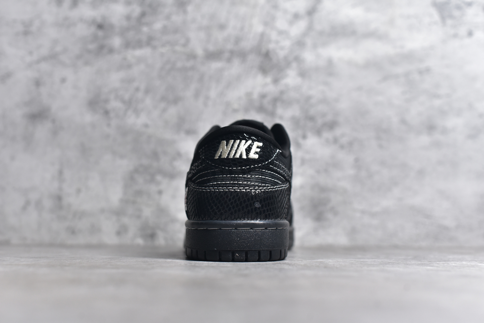 图片[5]-#NK SB Dunk Low 蛇年限定-黑蛇 周年高端定制 低帮休闲板鞋 #定制鞋盒 大厂纯原品质出货 超高清洁度 皮料切割干净无任何毛边 细节完美 货号：CH8311-233 尺码：36 36.5 37.5 38 38.5 39 40 40.5 41 42 42.5 43 44 44.5 45-选品中心