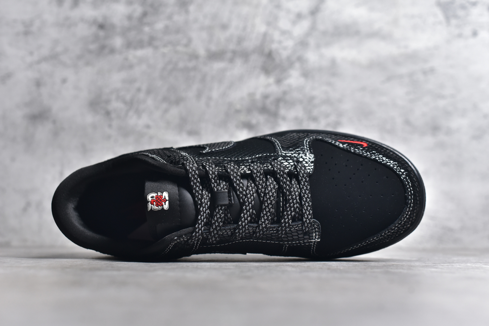 图片[4]-#NK SB Dunk Low 蛇年限定-黑蛇 周年高端定制 低帮休闲板鞋 #定制鞋盒 大厂纯原品质出货 超高清洁度 皮料切割干净无任何毛边 细节完美 货号：CH8311-233 尺码：36 36.5 37.5 38 38.5 39 40 40.5 41 42 42.5 43 44 44.5 45-选品中心