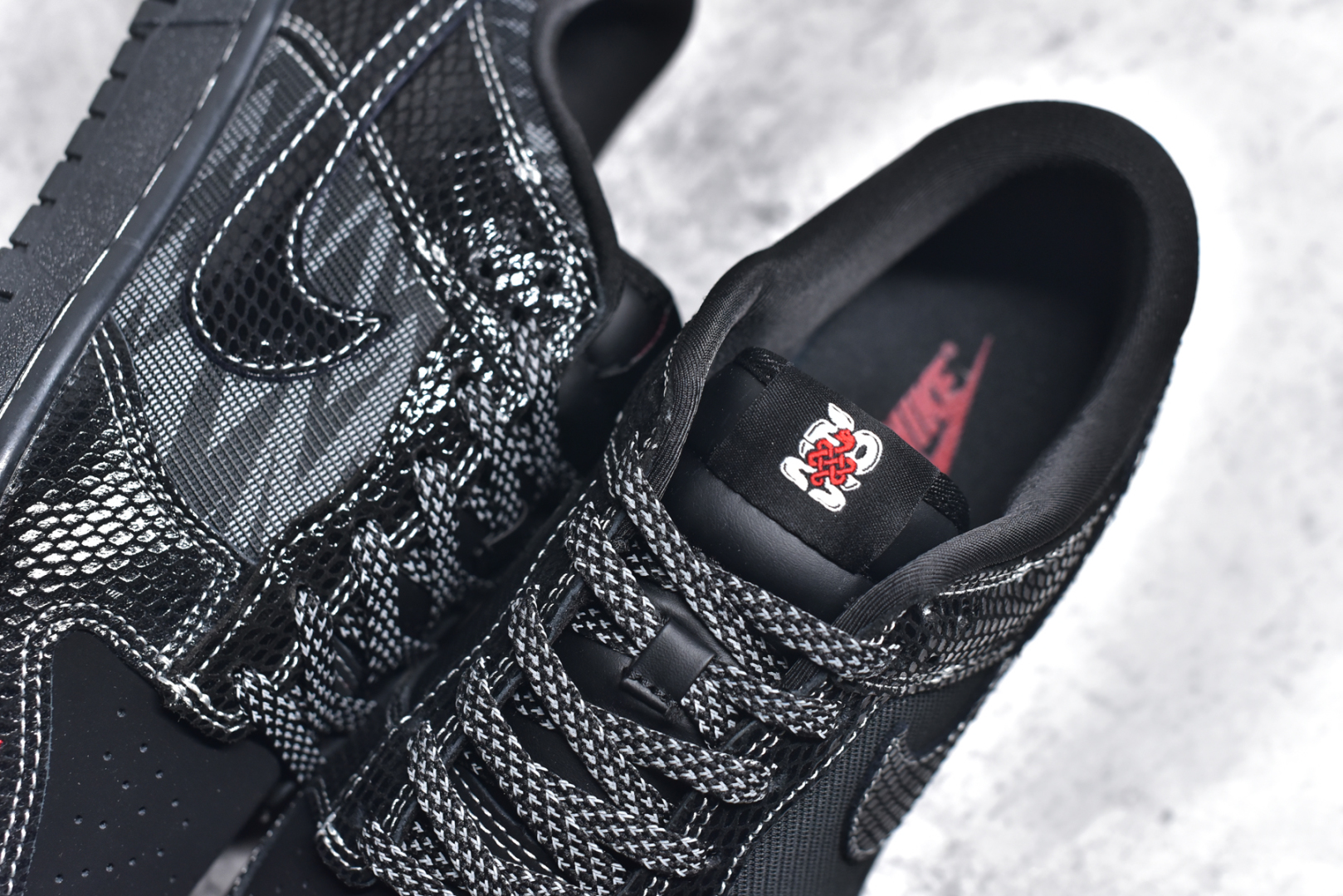 图片[9]-#NK SB Dunk Low 蛇年限定-黑蛇 周年高端定制 低帮休闲板鞋 #定制鞋盒 大厂纯原品质出货 超高清洁度 皮料切割干净无任何毛边 细节完美 货号：CH8311-233 尺码：36 36.5 37.5 38 38.5 39 40 40.5 41 42 42.5 43 44 44.5 45-选品中心
