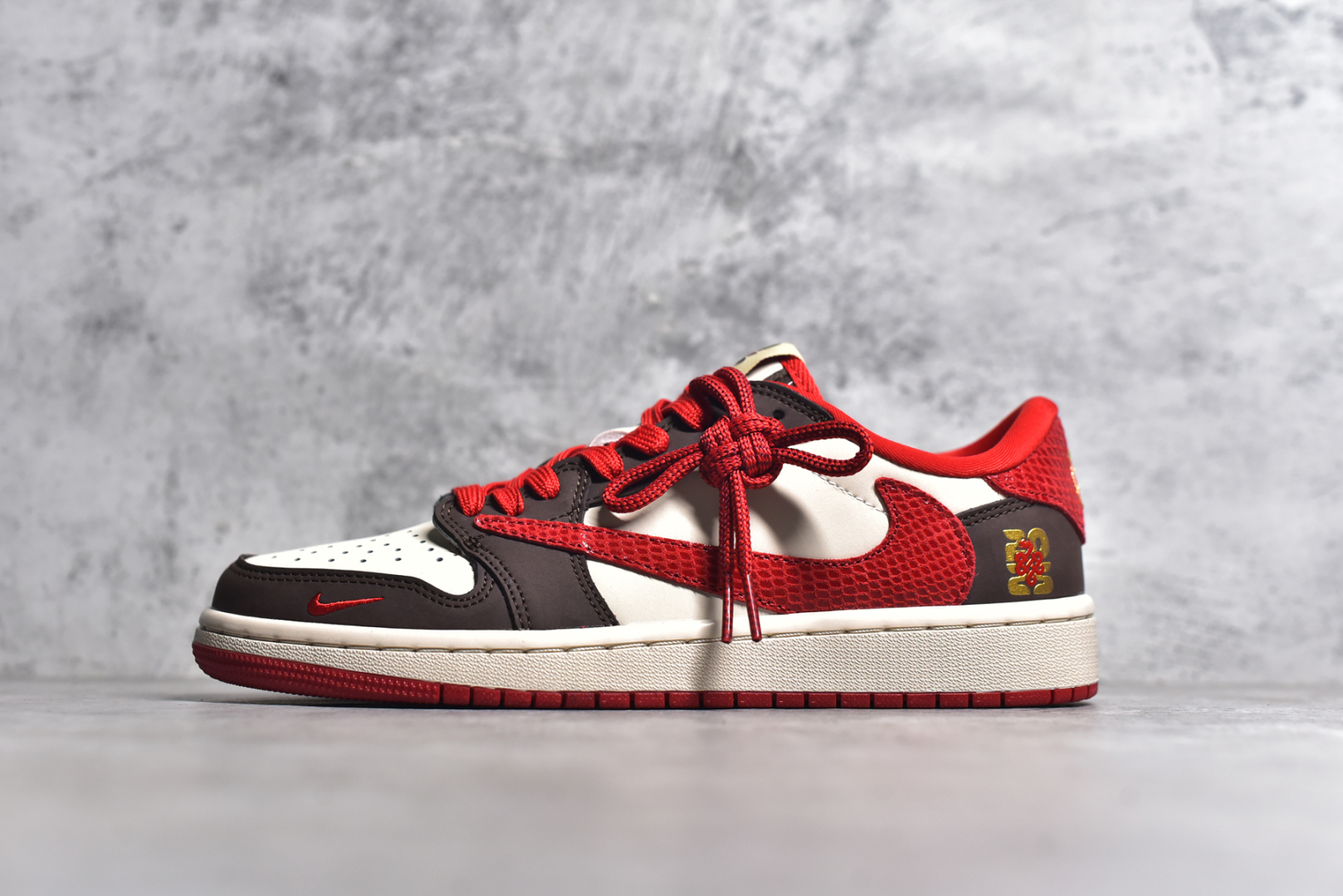 #TS x Air Jordan AJ1 Low 倒钩低帮联名定制配色 CH6336-020 原厂内置气垫魔块 A模大底 头层小牛皮 鞋舌AJ原厂专用牛津布+AJ专用反口珍珠布+原厂无杂质高弹内里海棉+特殊封边弹力鞋带 尺码：36 36.5 37.5 38 38.5 39 40 40.5 41 42 42.5 43 44 44.5 45 46 47.5-选品中心