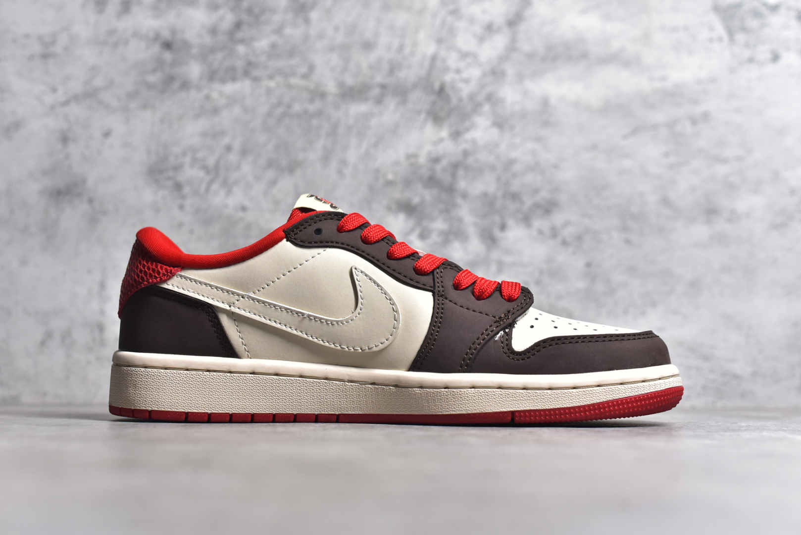 图片[3]-#TS x Air Jordan AJ1 Low 倒钩低帮联名定制配色 CH6336-020 原厂内置气垫魔块 A模大底 头层小牛皮 鞋舌AJ原厂专用牛津布+AJ专用反口珍珠布+原厂无杂质高弹内里海棉+特殊封边弹力鞋带 尺码：36 36.5 37.5 38 38.5 39 40 40.5 41 42 42.5 43 44 44.5 45 46 47.5-选品中心