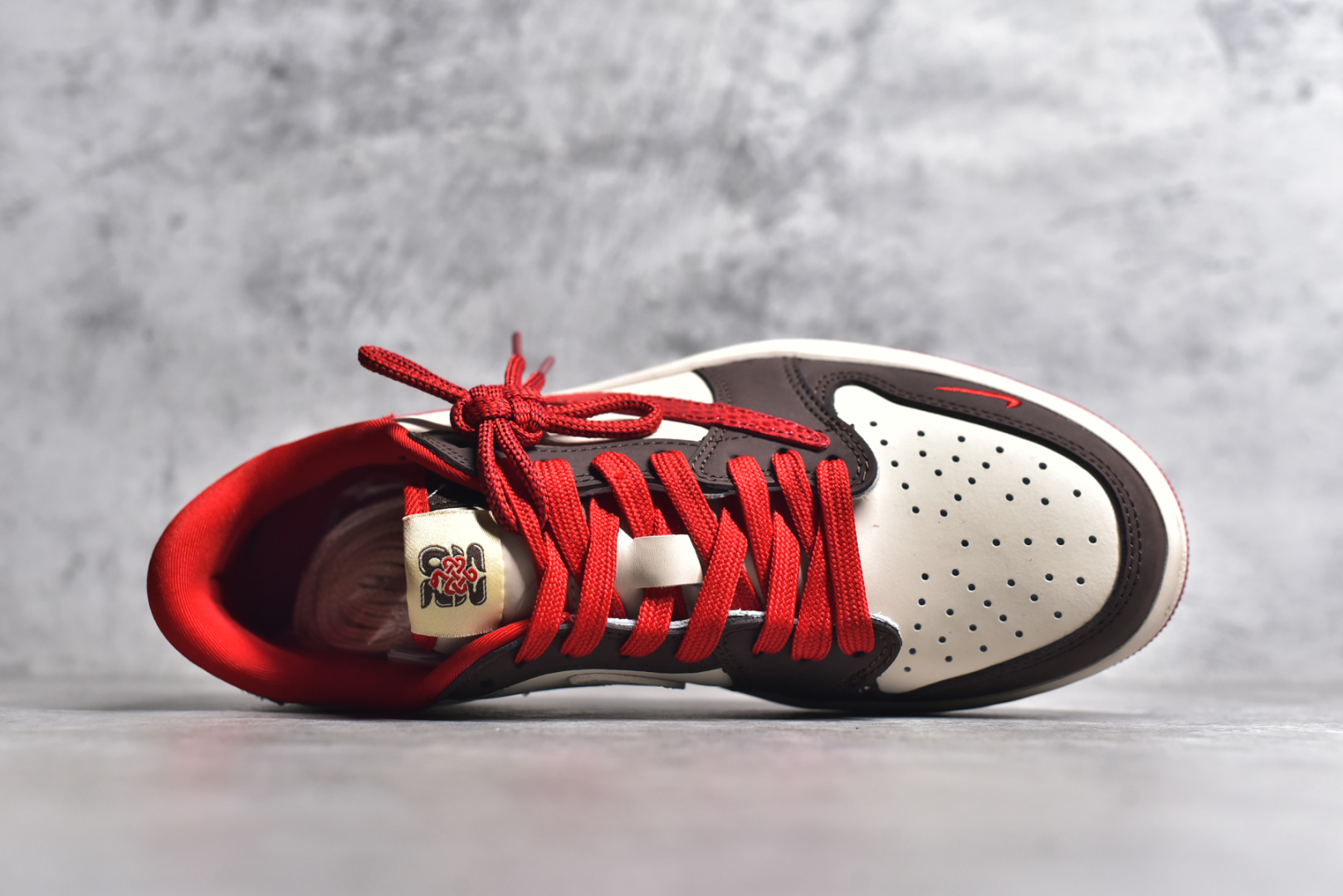 图片[4]-#TS x Air Jordan AJ1 Low 倒钩低帮联名定制配色 CH6336-020 原厂内置气垫魔块 A模大底 头层小牛皮 鞋舌AJ原厂专用牛津布+AJ专用反口珍珠布+原厂无杂质高弹内里海棉+特殊封边弹力鞋带 尺码：36 36.5 37.5 38 38.5 39 40 40.5 41 42 42.5 43 44 44.5 45 46 47.5-选品中心