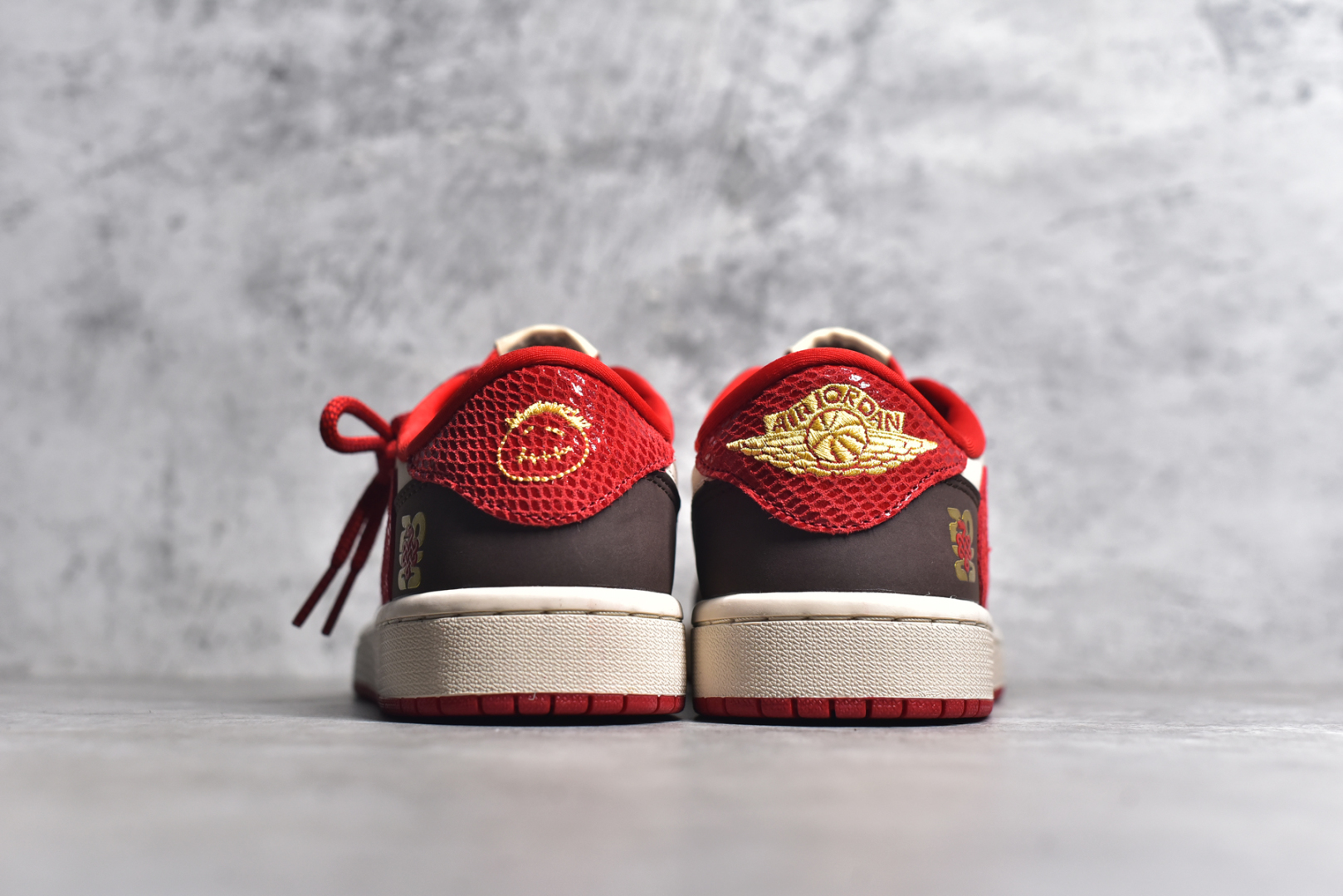 图片[5]-#TS x Air Jordan AJ1 Low 倒钩低帮联名定制配色 CH6336-020 原厂内置气垫魔块 A模大底 头层小牛皮 鞋舌AJ原厂专用牛津布+AJ专用反口珍珠布+原厂无杂质高弹内里海棉+特殊封边弹力鞋带 尺码：36 36.5 37.5 38 38.5 39 40 40.5 41 42 42.5 43 44 44.5 45 46 47.5-选品中心