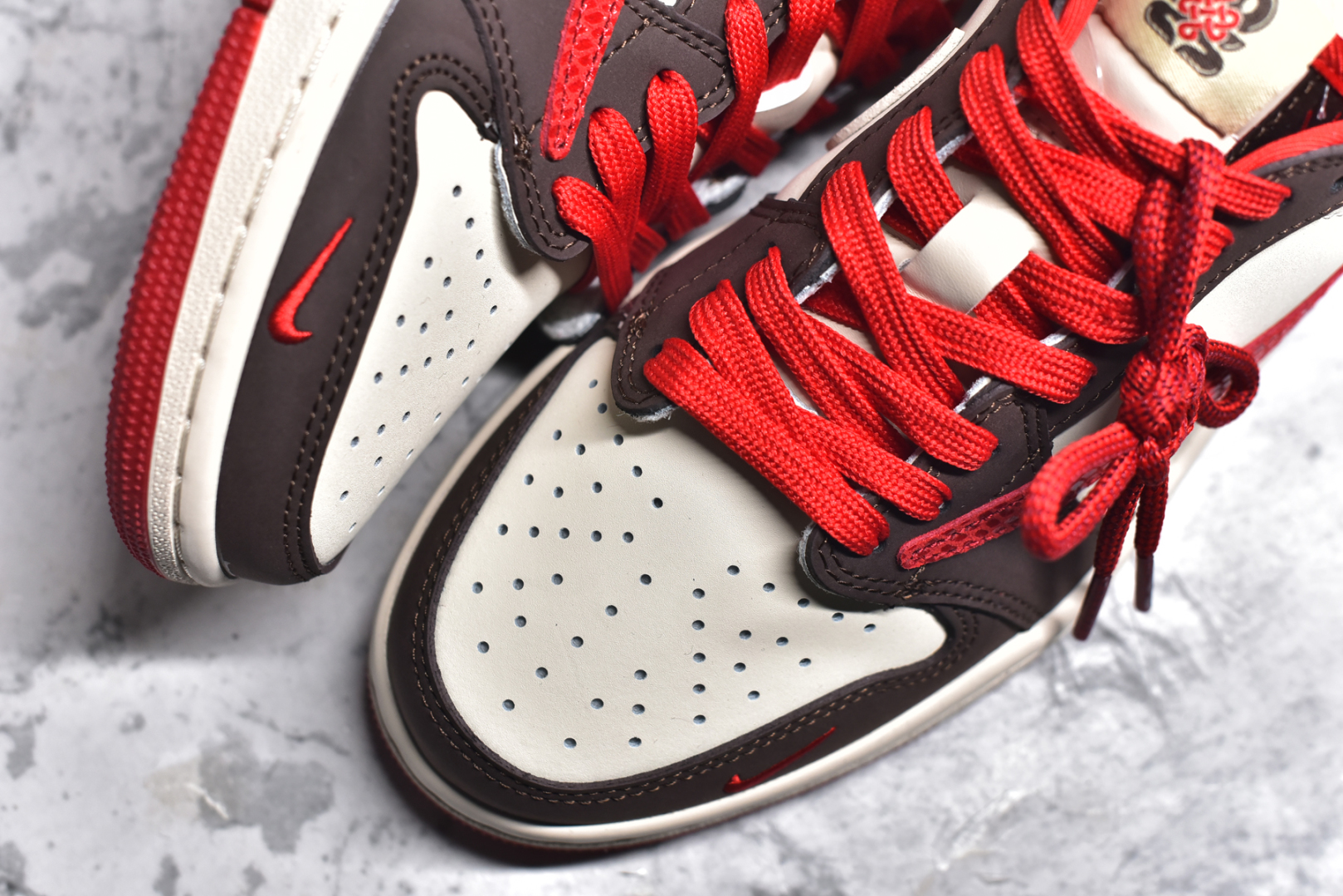 图片[8]-#TS x Air Jordan AJ1 Low 倒钩低帮联名定制配色 CH6336-020 原厂内置气垫魔块 A模大底 头层小牛皮 鞋舌AJ原厂专用牛津布+AJ专用反口珍珠布+原厂无杂质高弹内里海棉+特殊封边弹力鞋带 尺码：36 36.5 37.5 38 38.5 39 40 40.5 41 42 42.5 43 44 44.5 45 46 47.5-选品中心