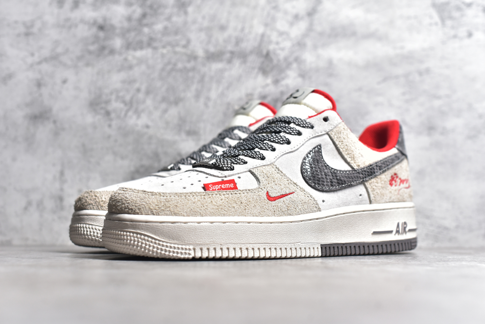 图片[2]-#NK Air Force 1\’07 Low Supreme联名 灰蛇鳞 空军一号低帮休闲板鞋 DM6688-010 #原楦头原纸板 原装鞋盒 定制五金配件 内置全掌气垫 原厂鞋底 尺码：36 36.5 37.5 38 38.5 39 40 40.5 41 42 42.5 43 44 44.5 45-选品中心